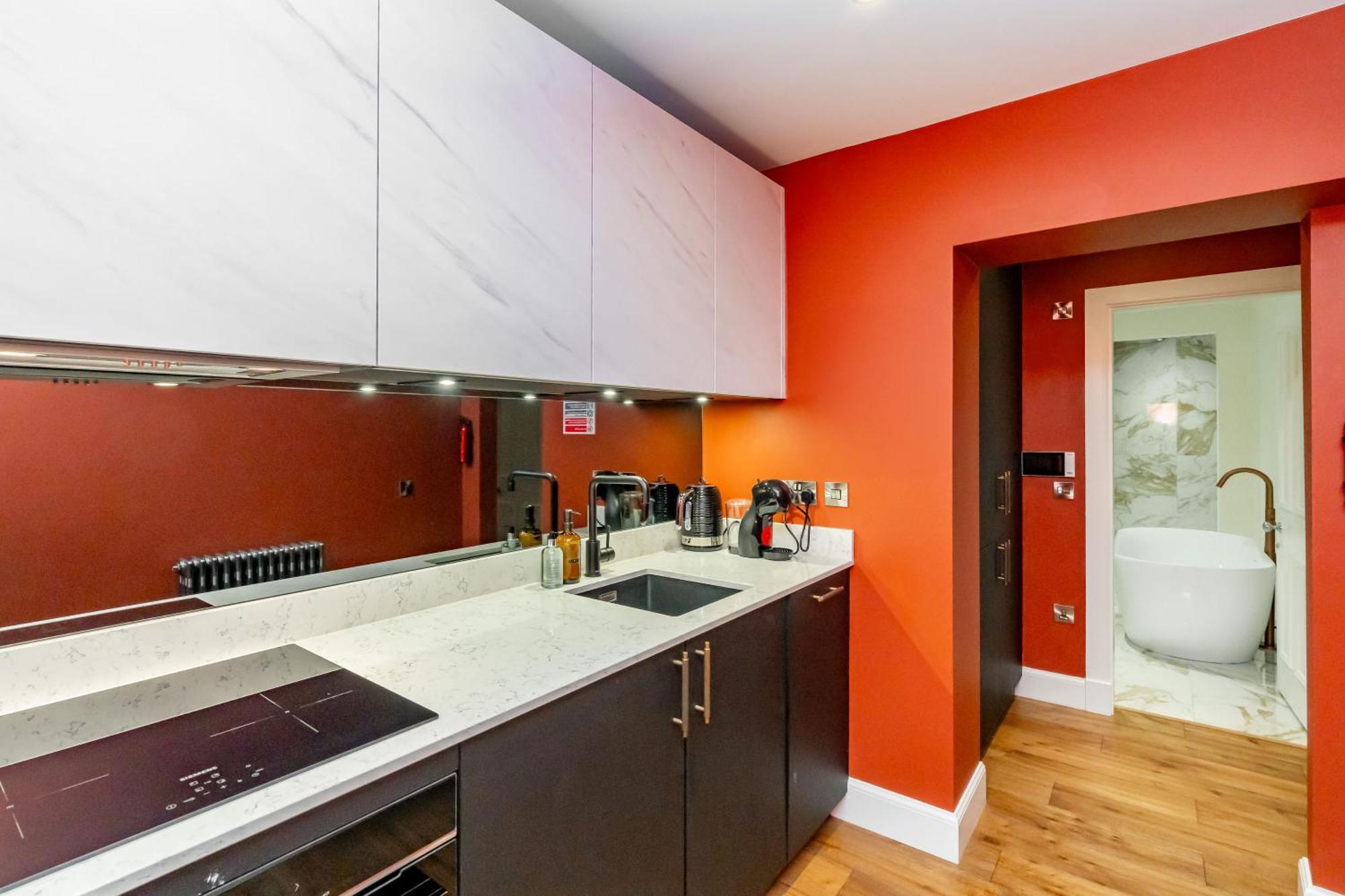 Dragon Luxury At 8 Albyn Place *