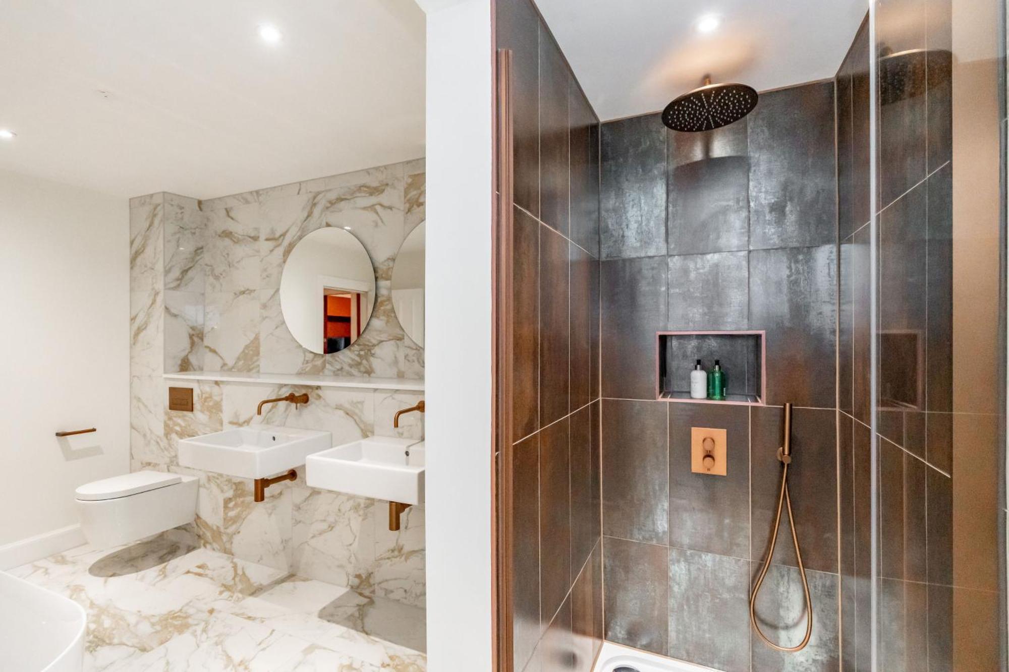 Dragon Luxury At 8 Albyn Place *