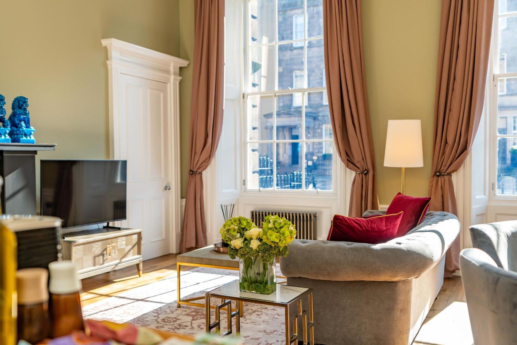 Dragon Luxury At 8 Albyn Place *