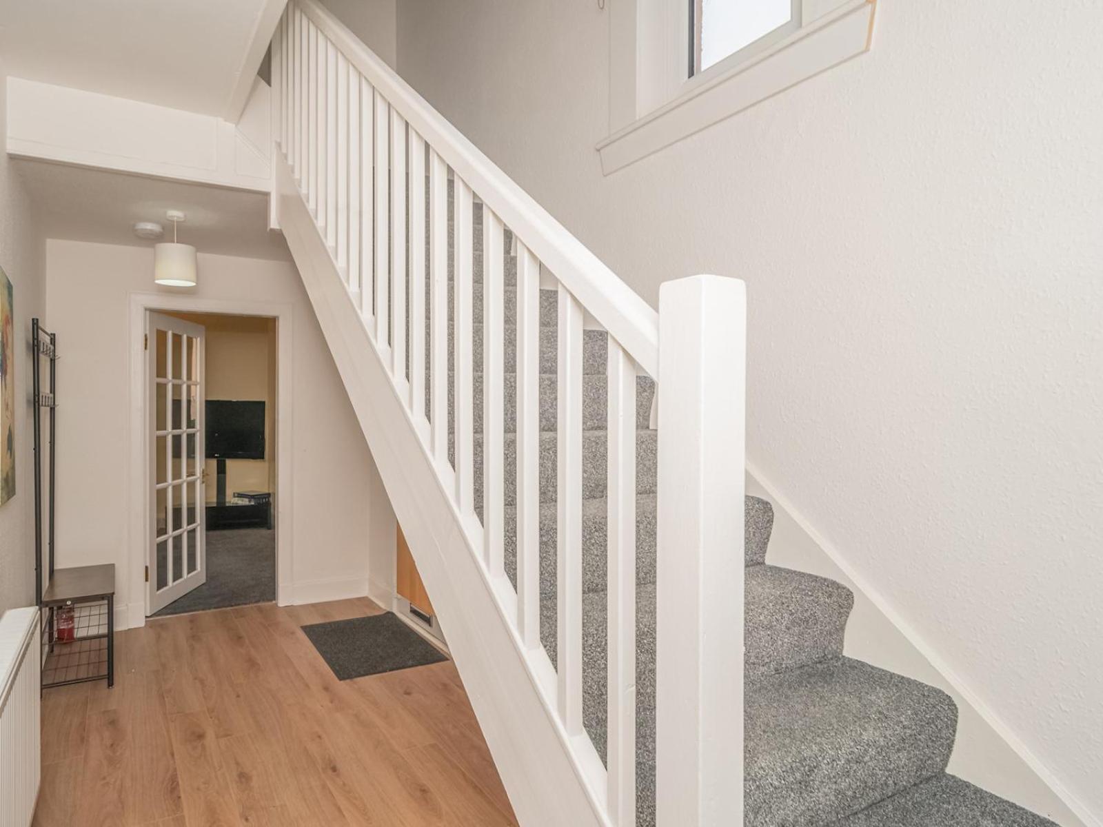 Charming Family House In Rosewell - Pass The Keys Edinburgh