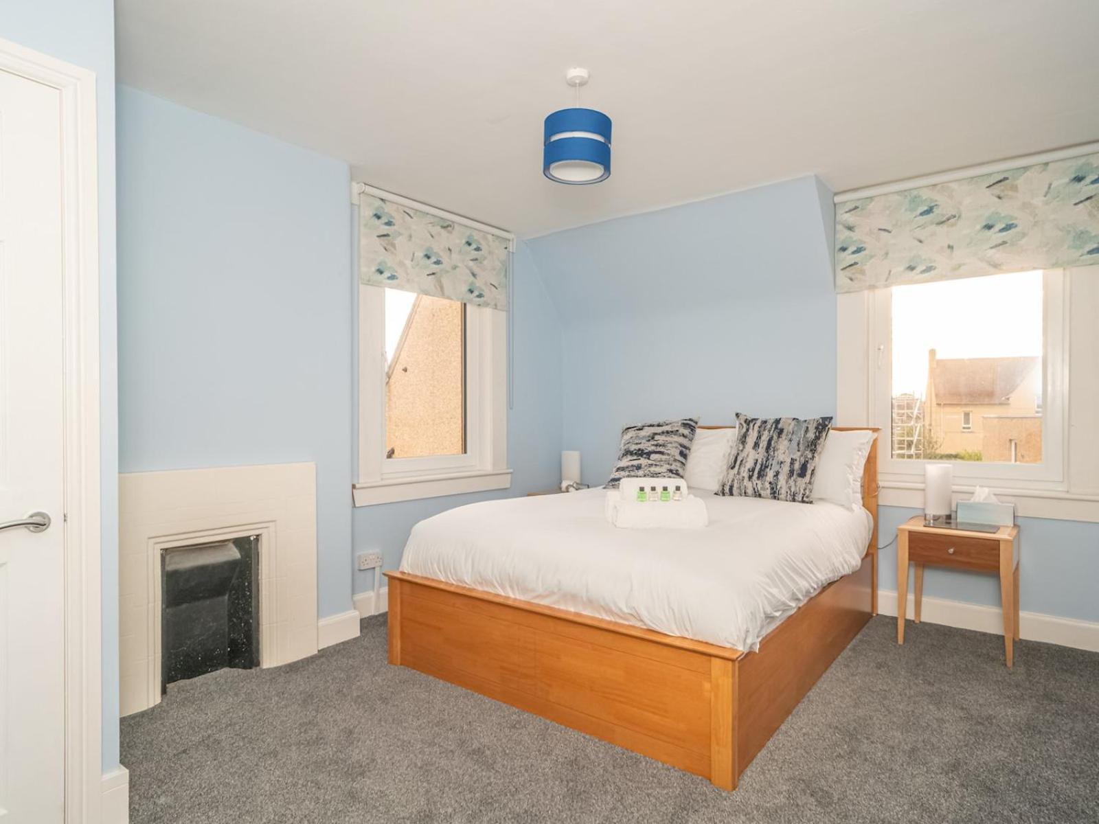 Charming Family House In Rosewell - Pass The Keys Holiday home *