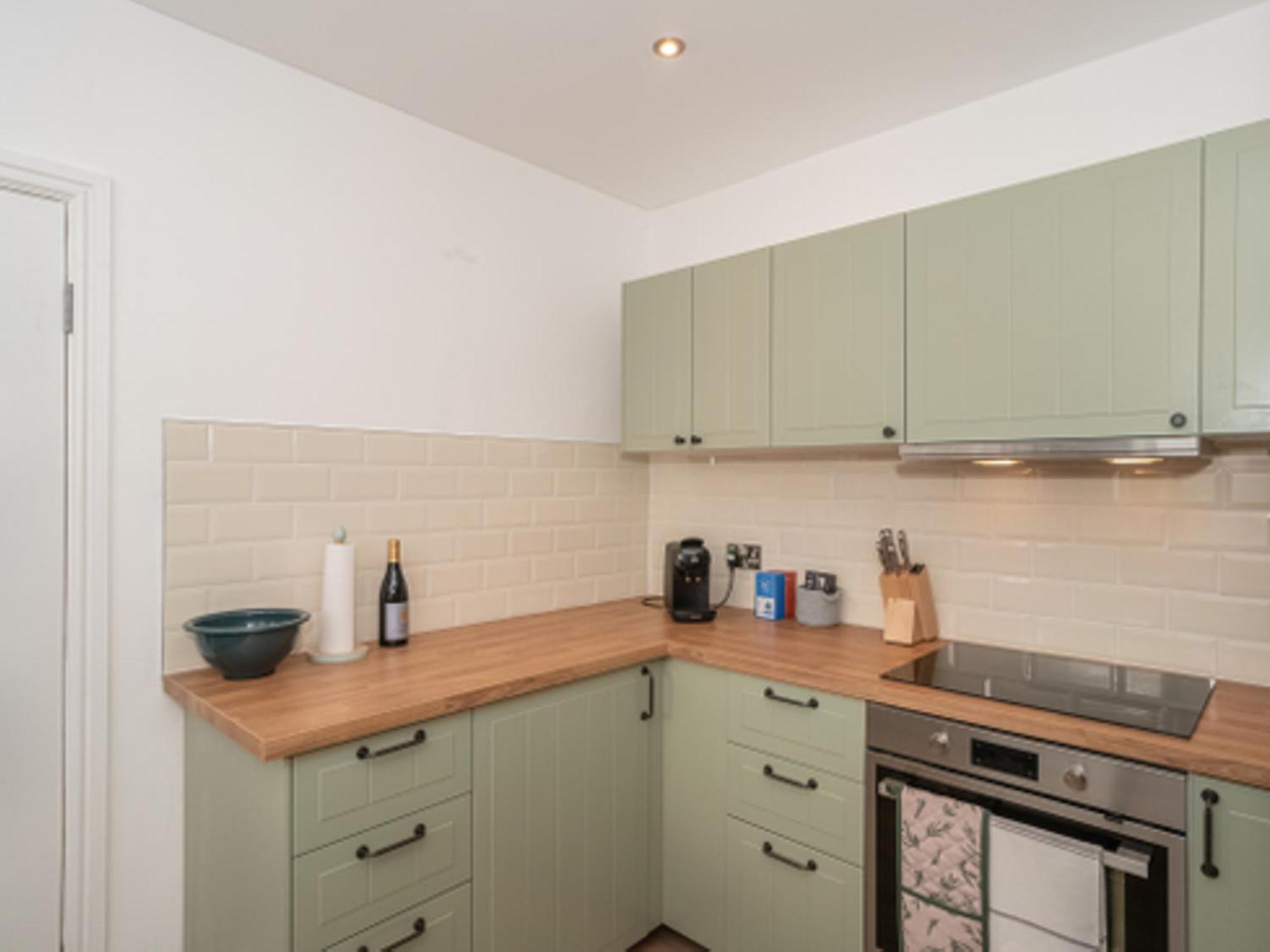 Charming Family House In Rosewell - Pass The Keys