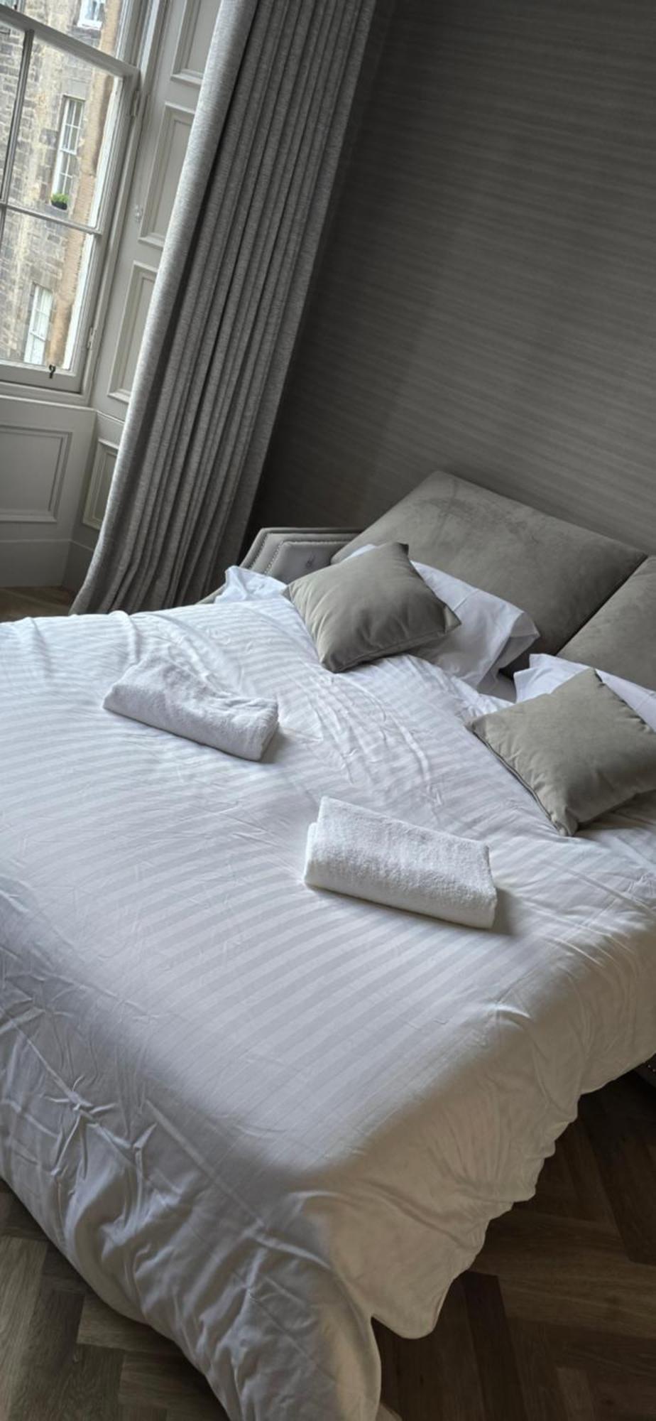 2 Bedroom Sofa Bed In Livingroom Castle View 1st Floor Sleeps 6 Apartment