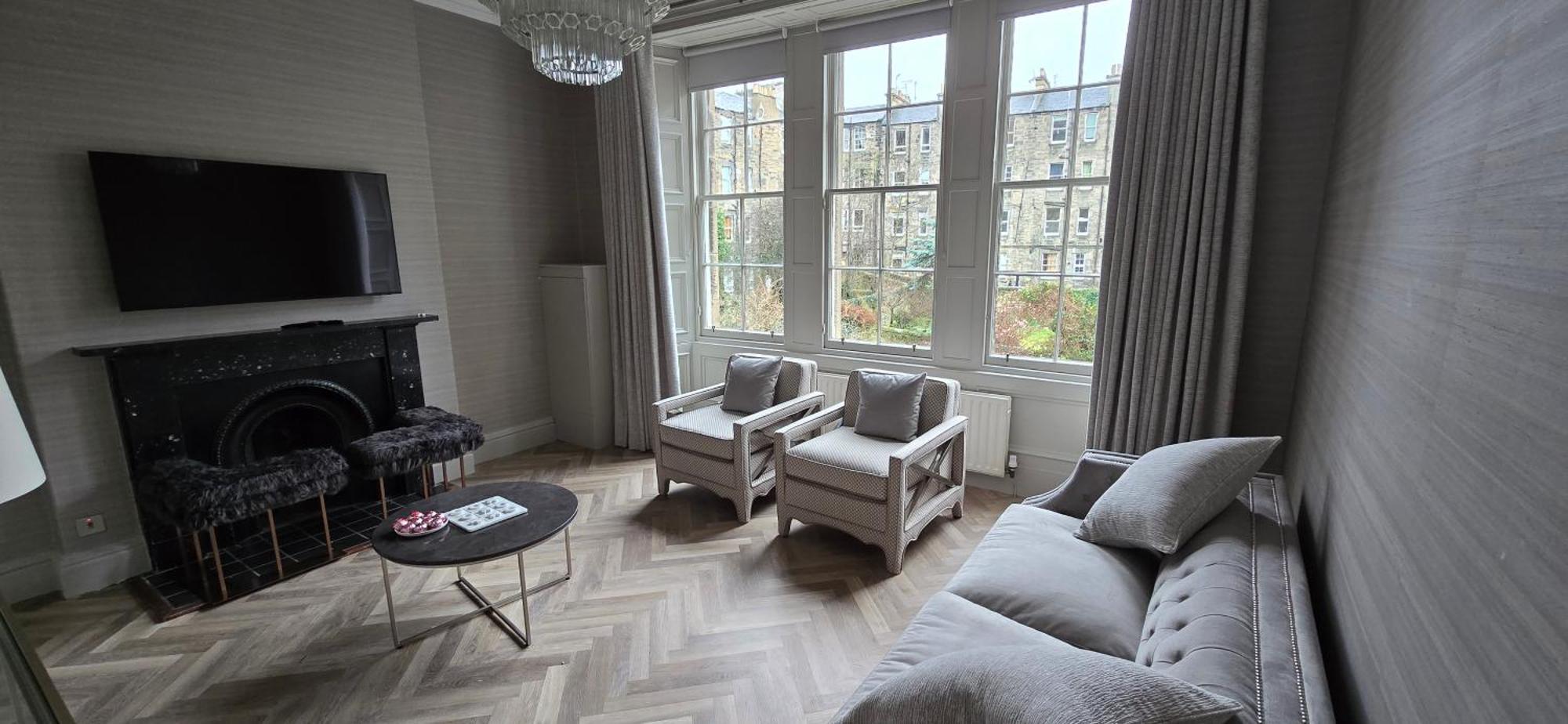 Apartment 2 Bedroom Sofa Bed In Livingroom Castle View 1st Floor Sleeps 6