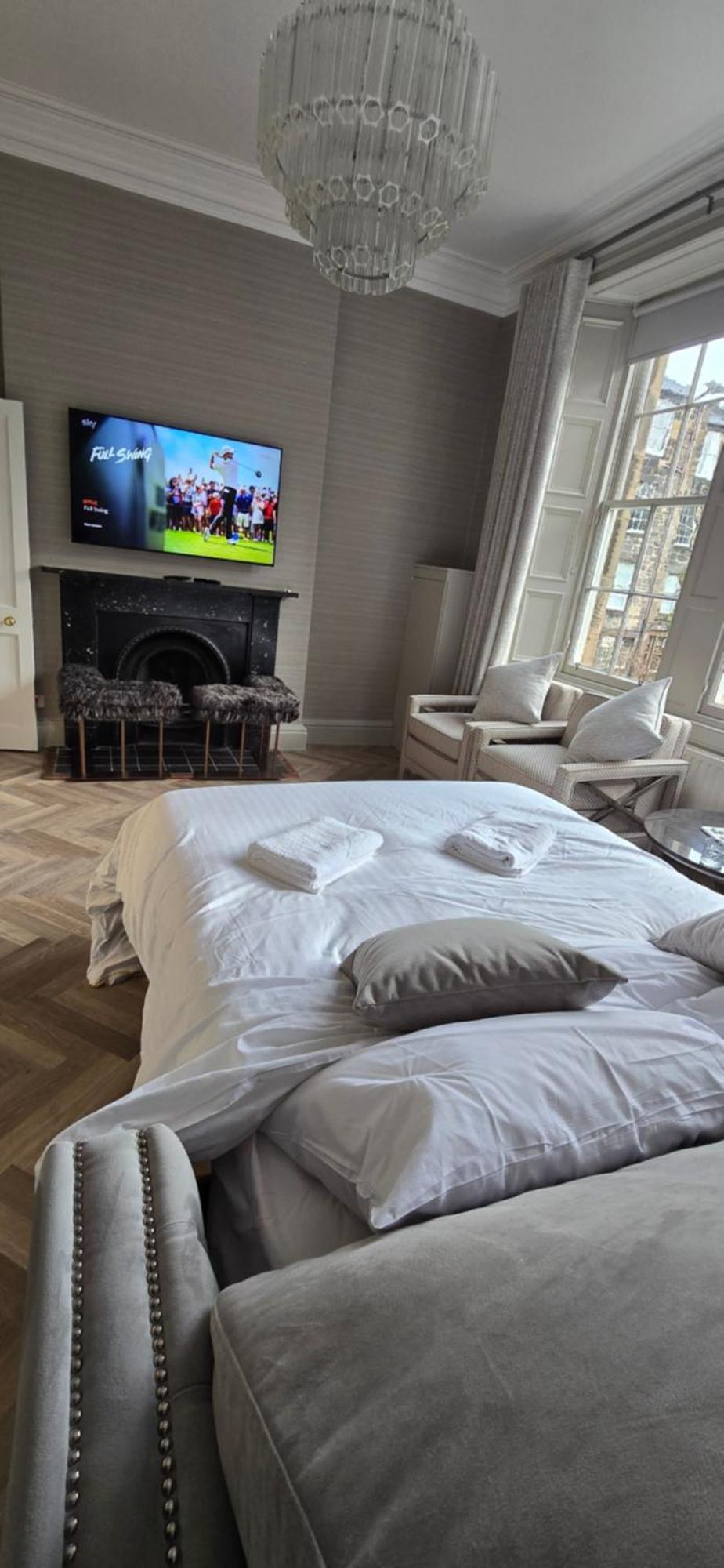 Apartment 2 Bedroom Sofa Bed In Livingroom Castle View 1st Floor Sleeps 6