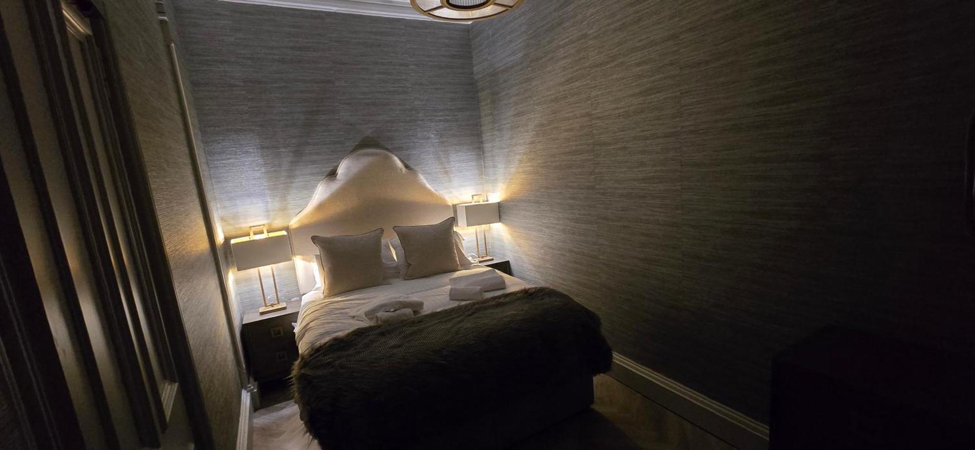 Apartment 2 Bedroom Sofa Bed In Livingroom Castle View 1st Floor Sleeps 6 Edinburgh