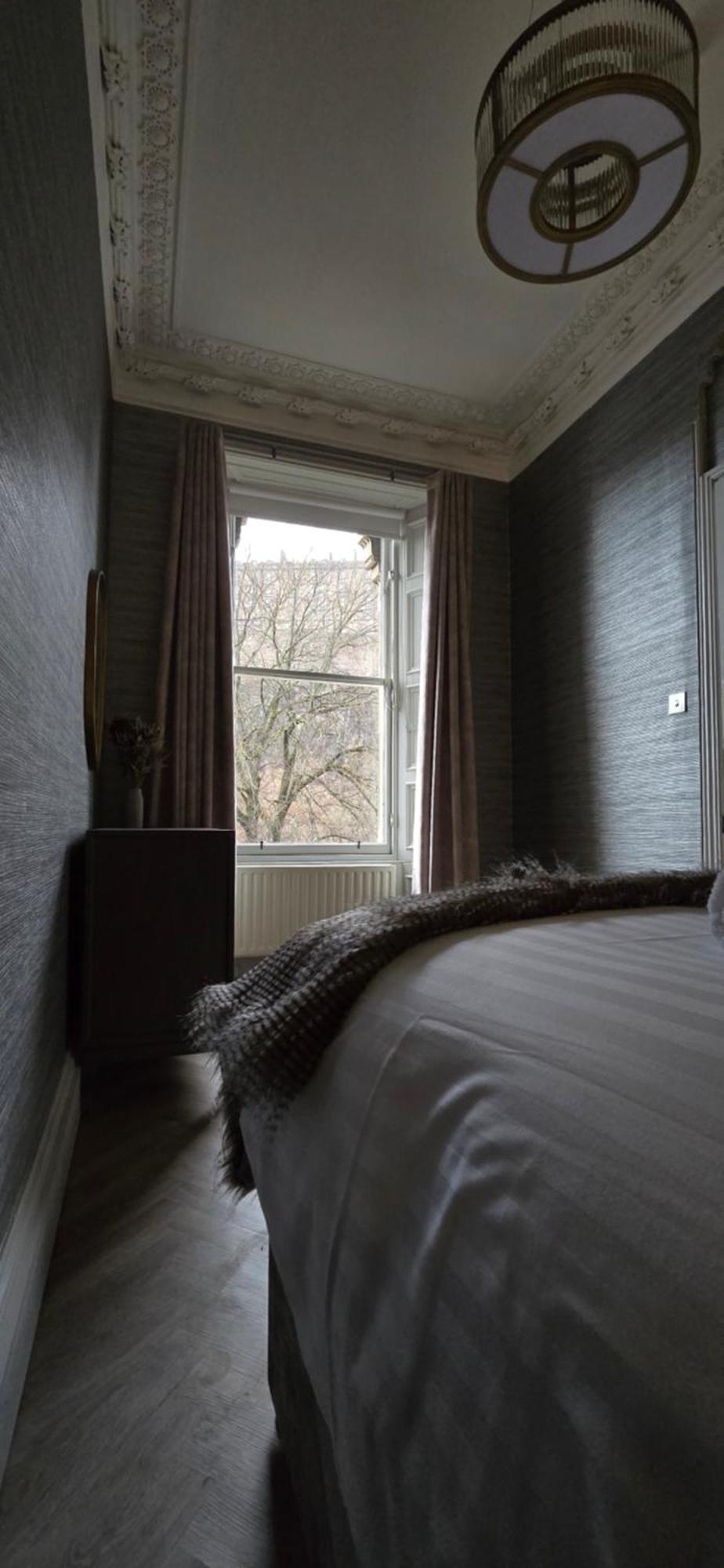 Apartment 2 Bedroom Sofa Bed In Livingroom Castle View 1st Floor Sleeps 6 Edinburgh