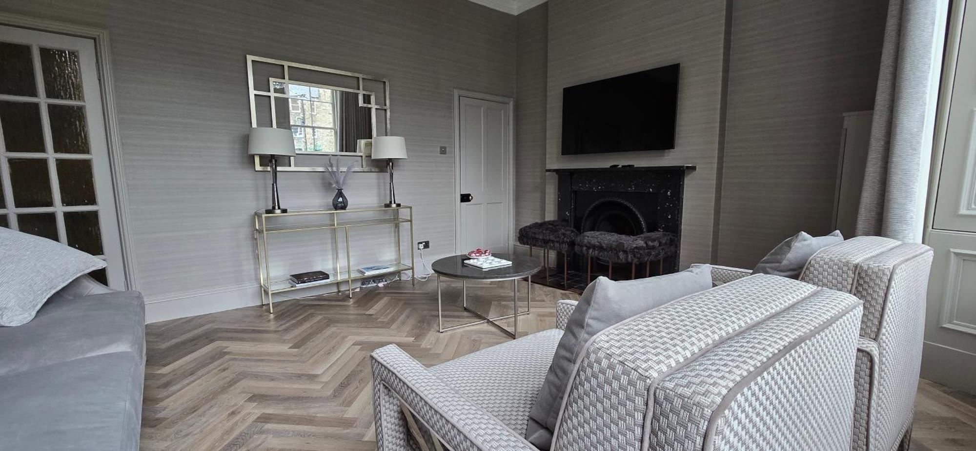 Apartment 2 Bedroom Sofa Bed In Livingroom Castle View 1st Floor Sleeps 6 *