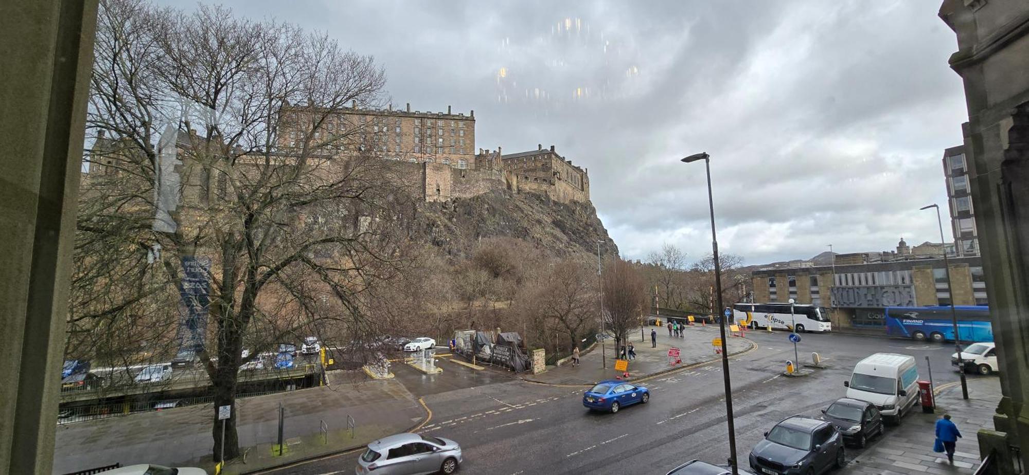 2 Bedroom Sofa Bed In Livingroom Castle View 1st Floor Sleeps 6 *