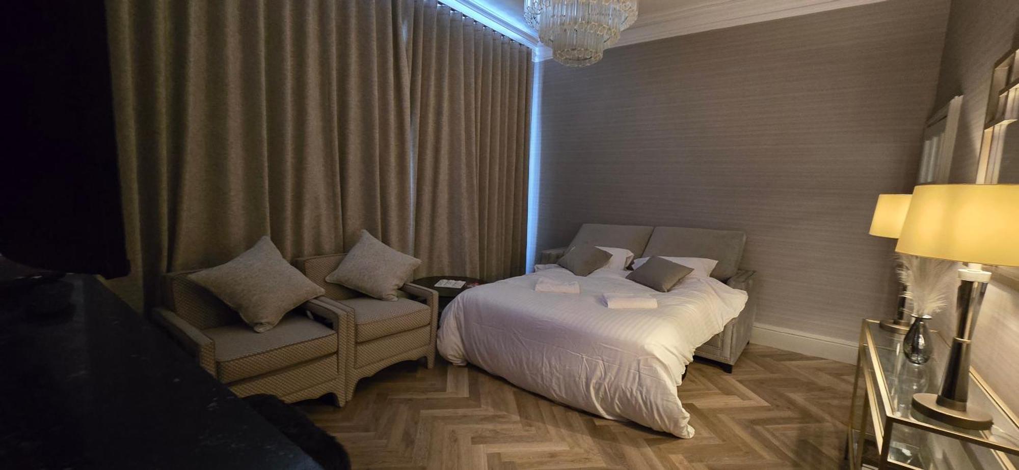 Apartment 2 Bedroom Sofa Bed In Livingroom Castle View 1st Floor Sleeps 6