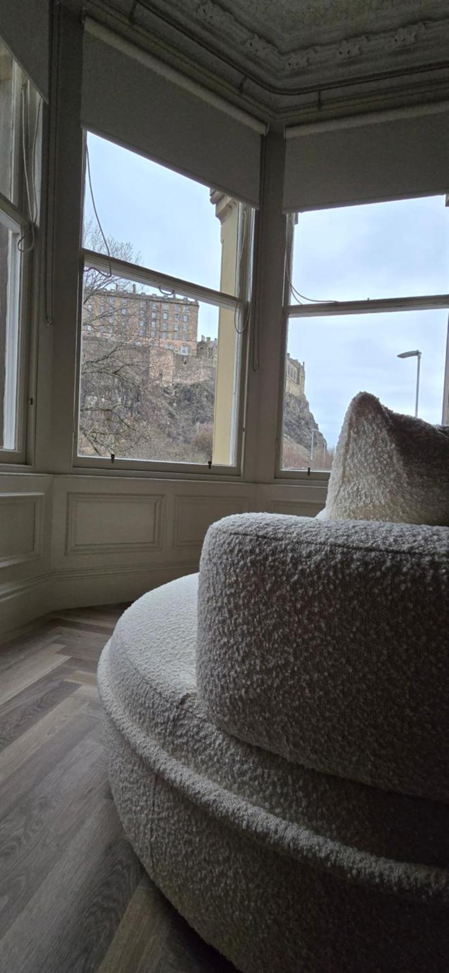 Apartment 2 Bedroom Sofa Bed In Livingroom Castle View 1st Floor Sleeps 6 *