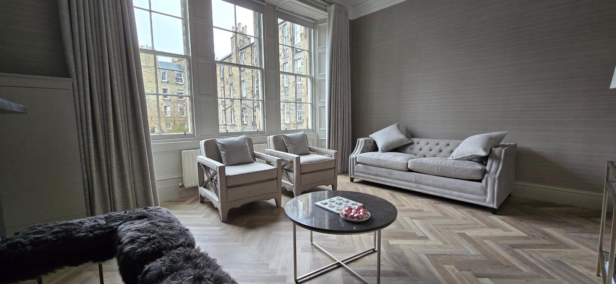 2 Bedroom Sofa Bed In Livingroom Castle View 1st Floor Sleeps 6 * Edinburgh
