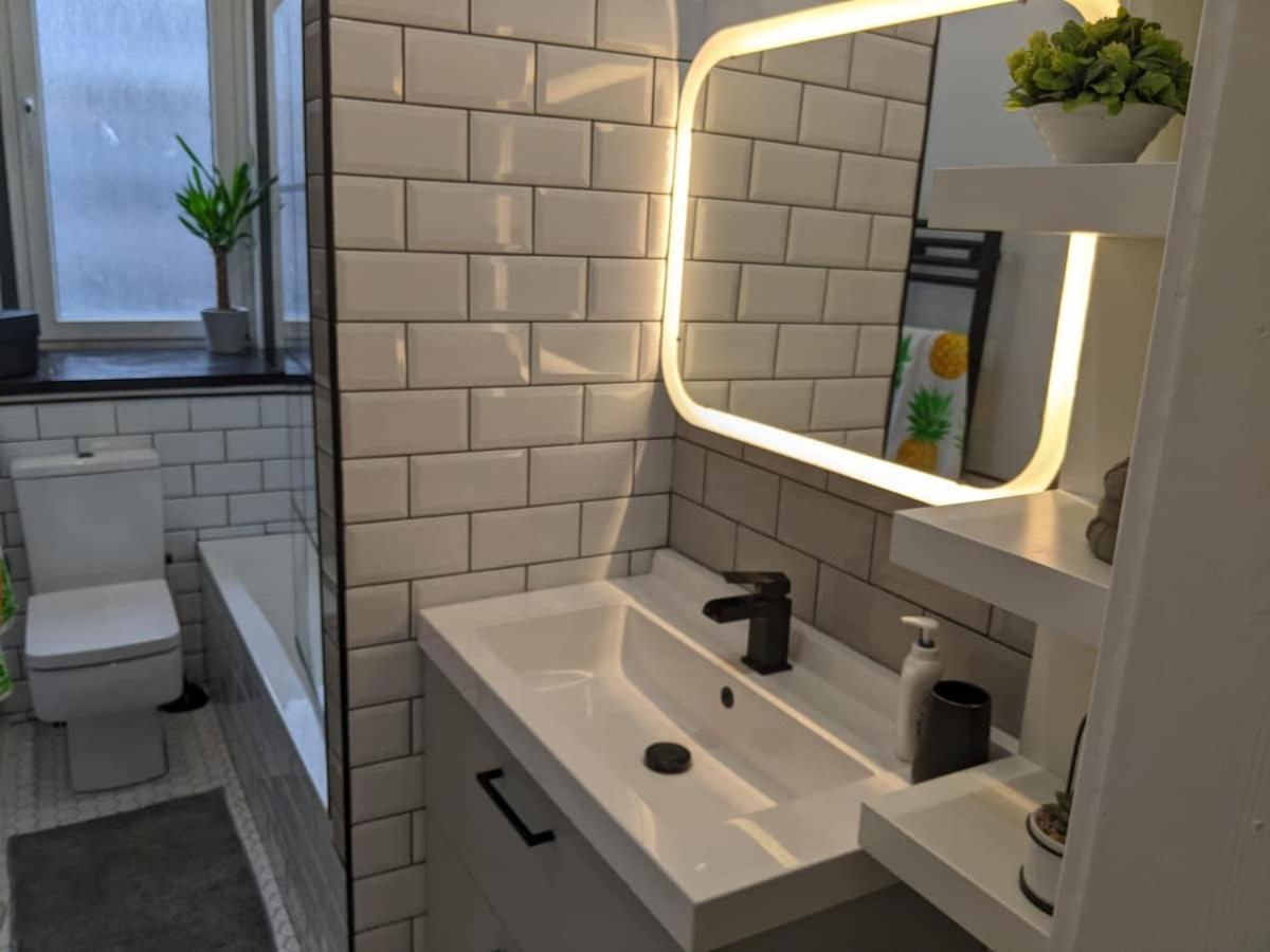 Trendy Historic Flat In Apartment Edinburgh