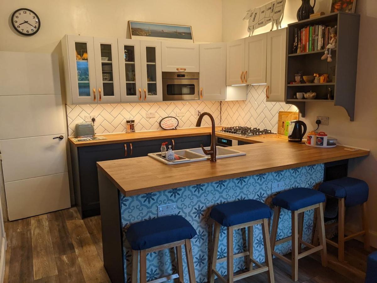 Trendy Historic Flat In Edinburgh