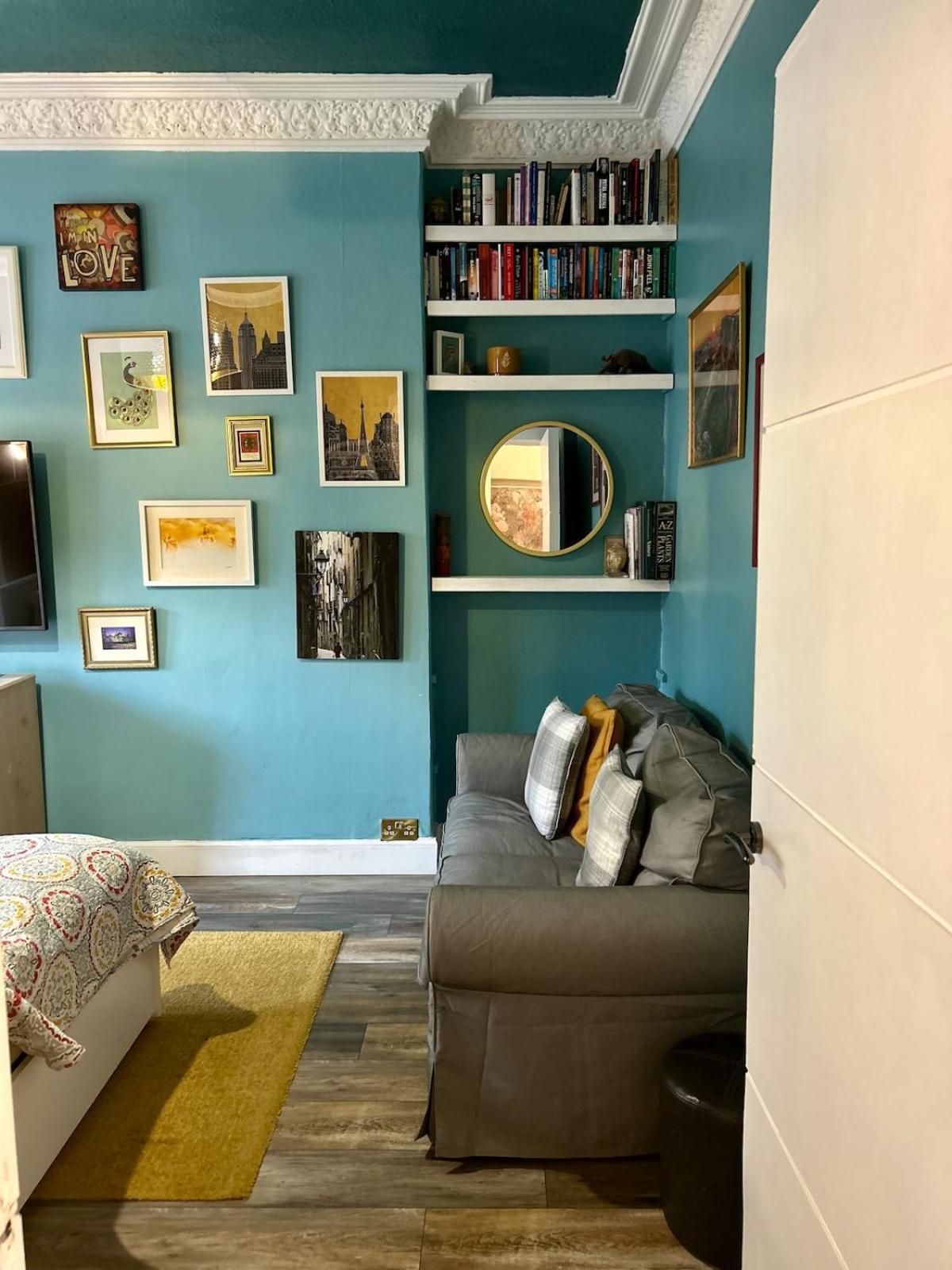 Trendy Historic Flat In Apartment