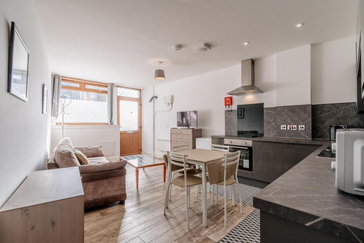 Cozy-free Parking-12 Mins Center Apartment *
