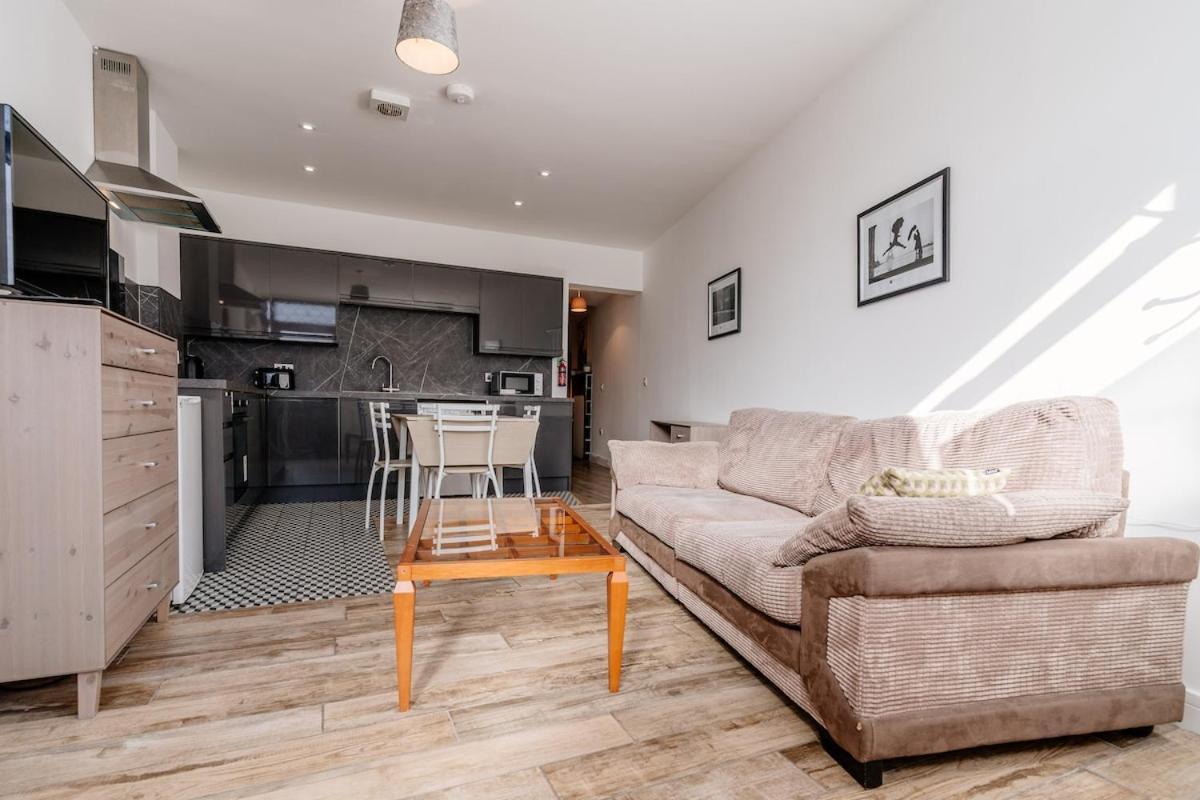 Cozy-free Parking-12 Mins Center Apartment Edinburgh