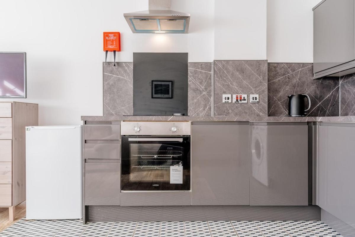 Cozy-free Parking-12 Mins Center Apartment Edinburgh