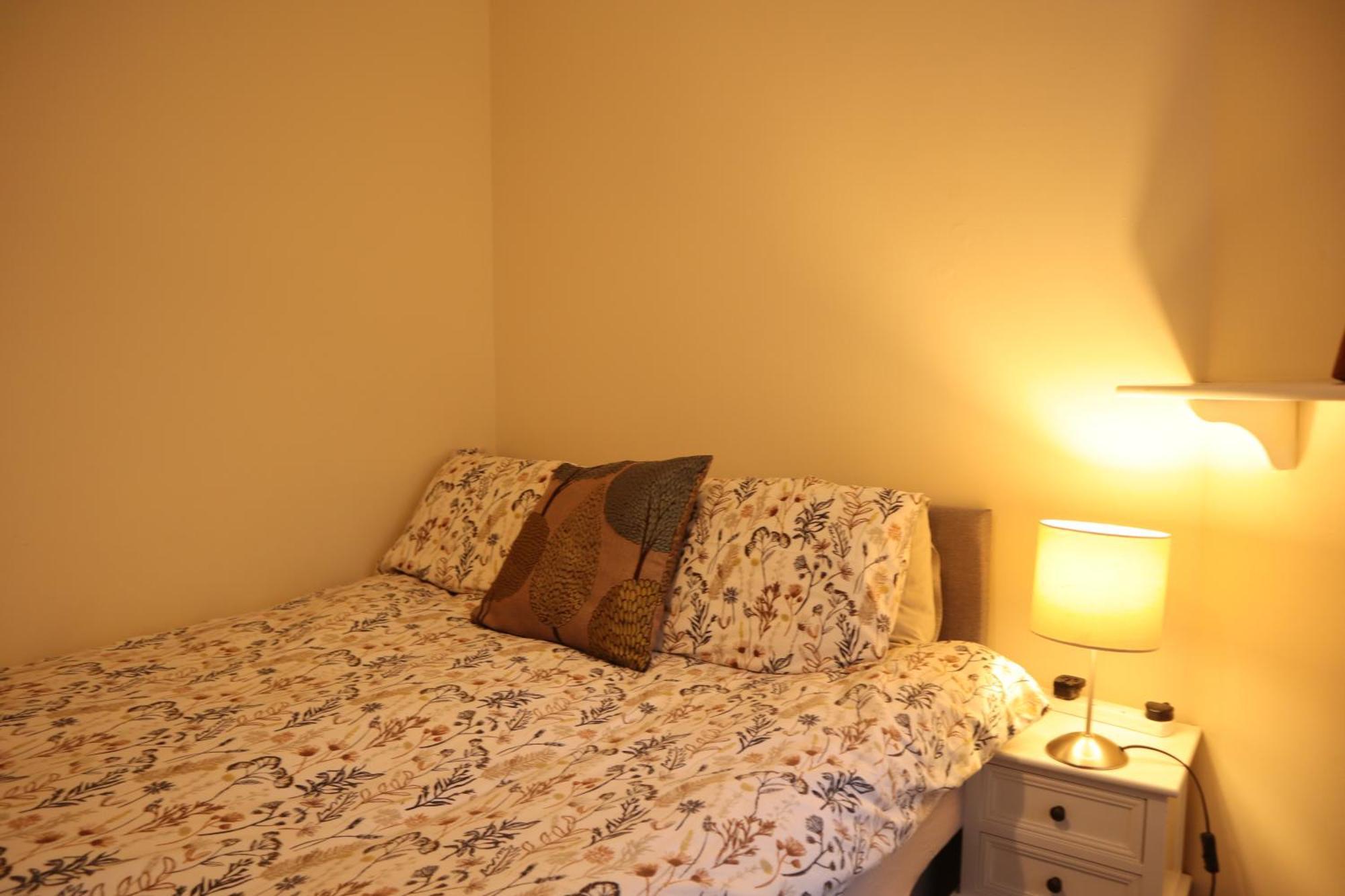 3 Bedrooms Flat In Old Town Sleeps 6 Apartment