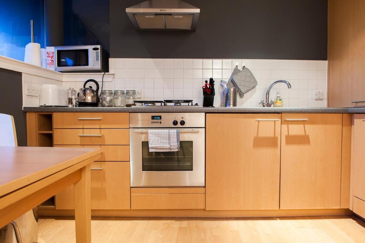Bright & Stylish West End Apartment