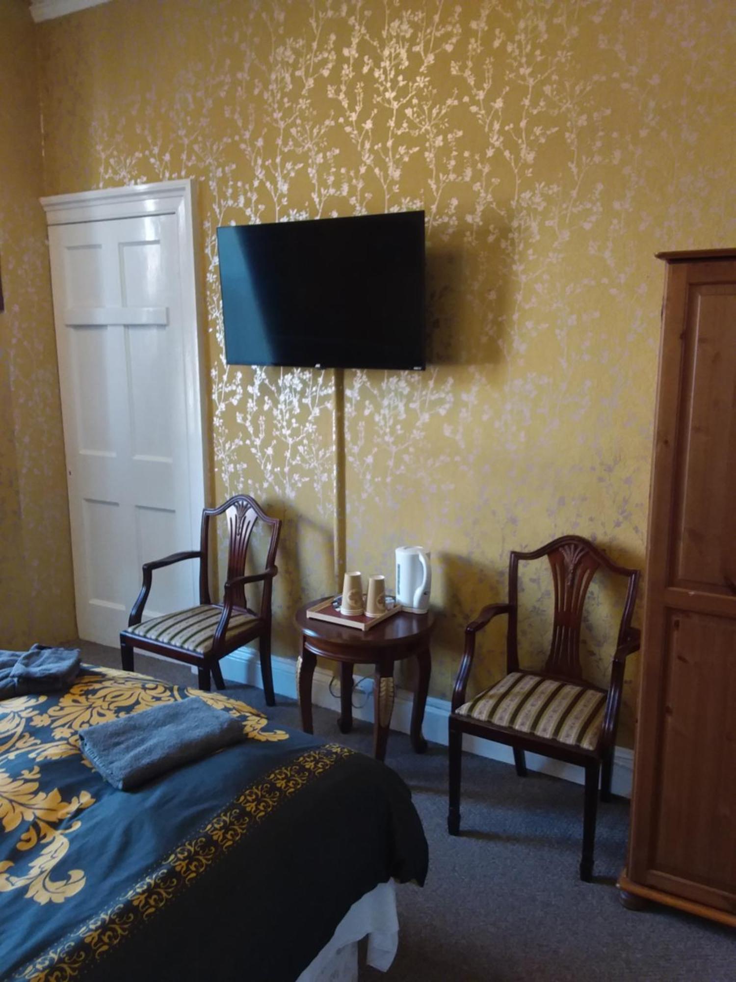 Ivy- Braveheart Guest house Edinburgh