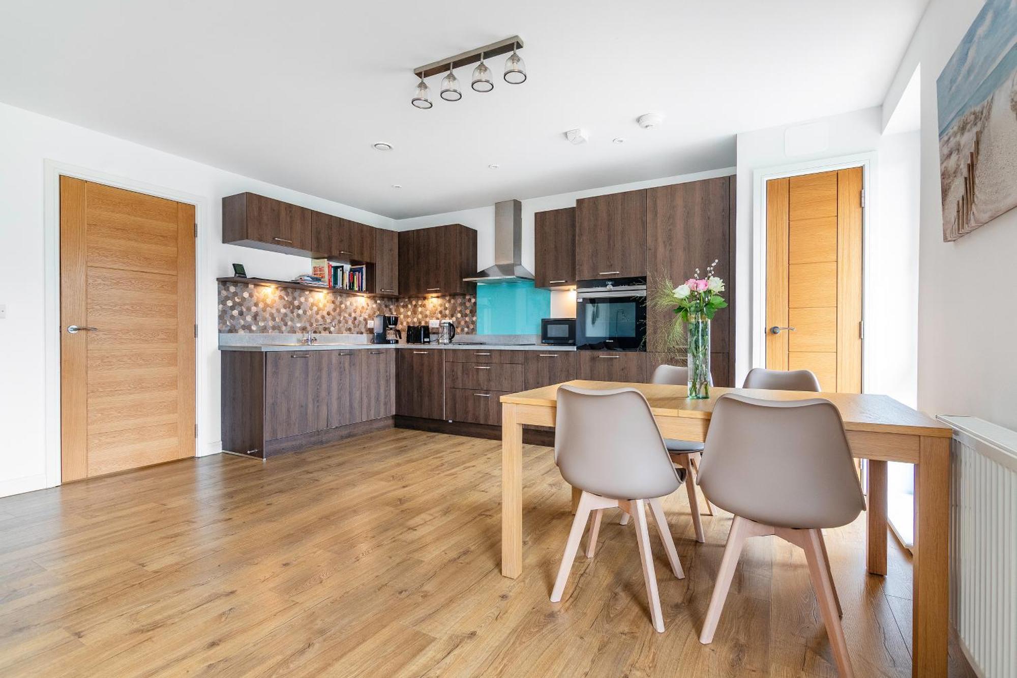 Beautiful Meadowbank With On-street Parking * EDI