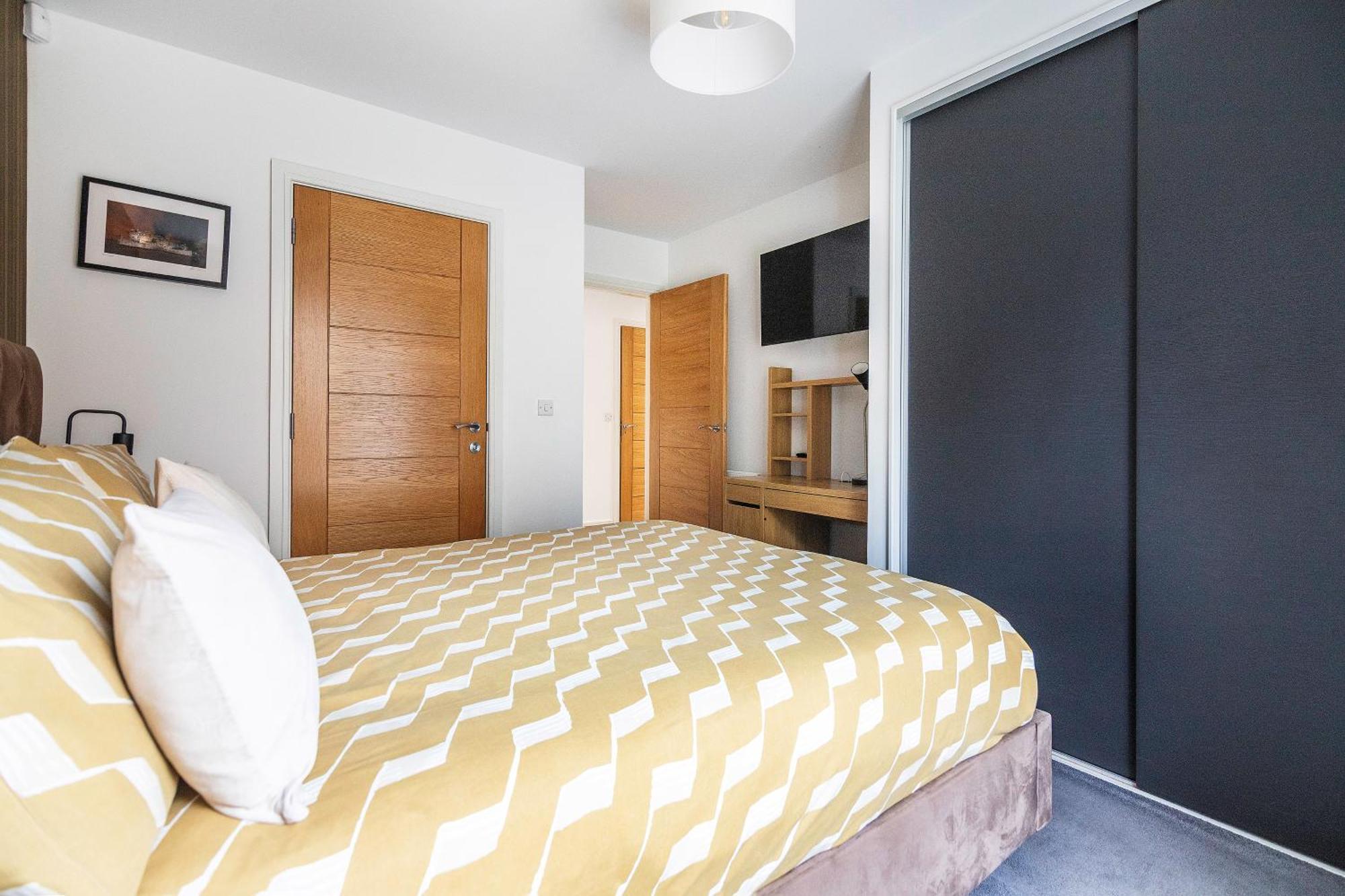 Apartment Beautiful Meadowbank With On-street Parking