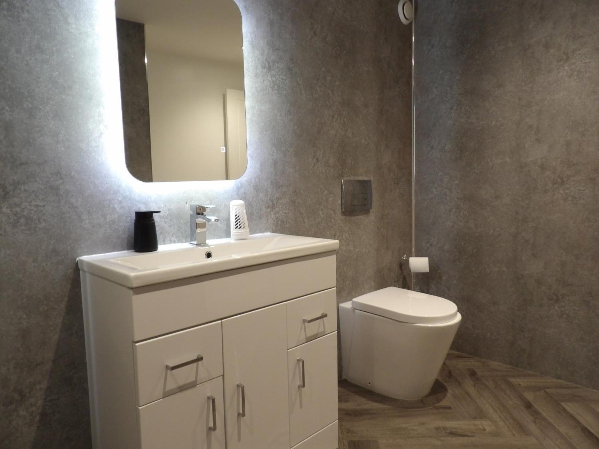 Lovely 3 Bedroom With Private Garden In Centre Apartment *