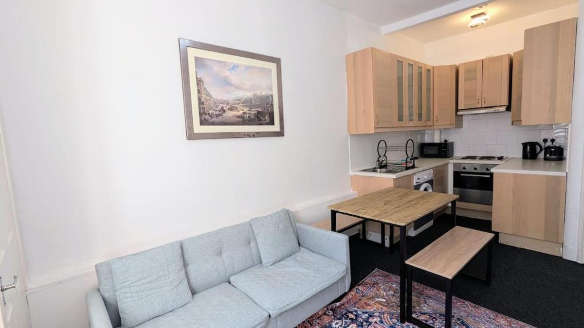 Apartment 2 Bedroom Flat In Edinburgh