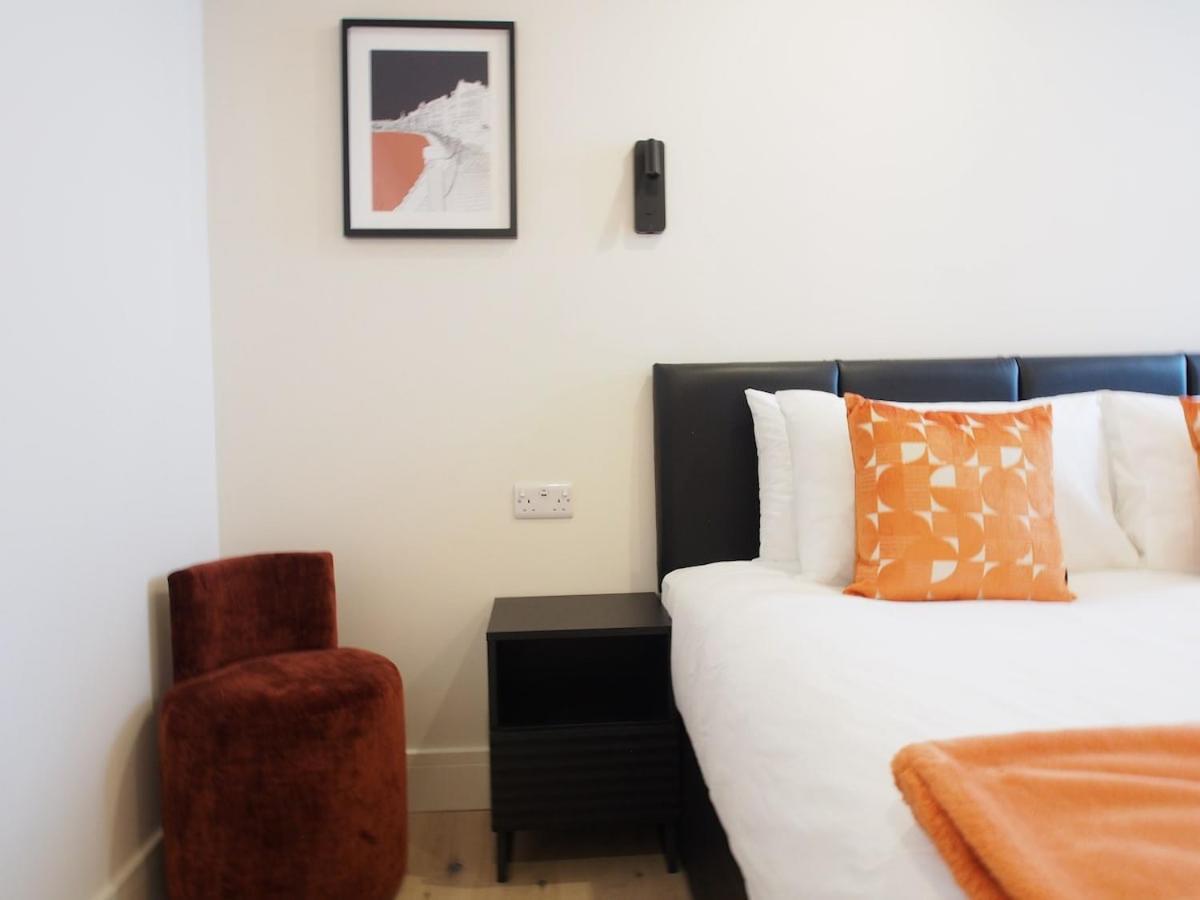 Stylish Mezzanine Loft In - Flat 5, Elgin House Apartment *