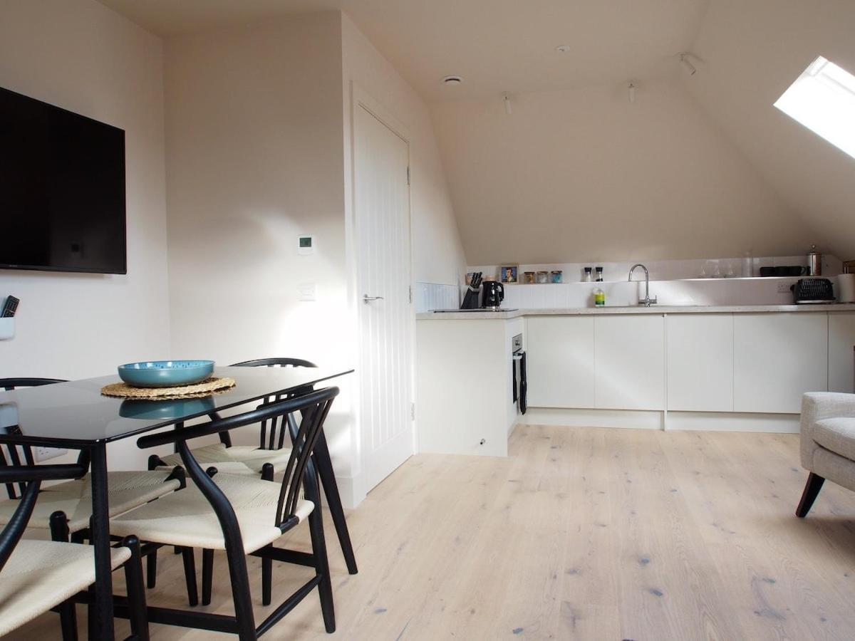 Stylish Mezzanine Loft In - Flat 5, Elgin House Apartment *