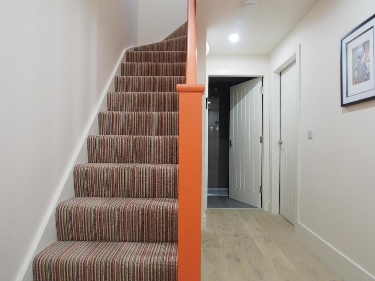 Stylish Mezzanine Loft In - Flat 5, Elgin House Apartment