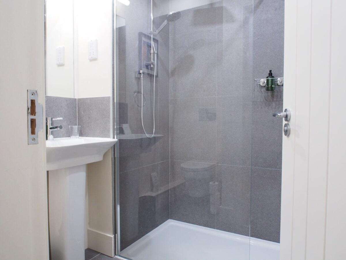 Stylish Mezzanine Loft In - Flat 5, Elgin House *