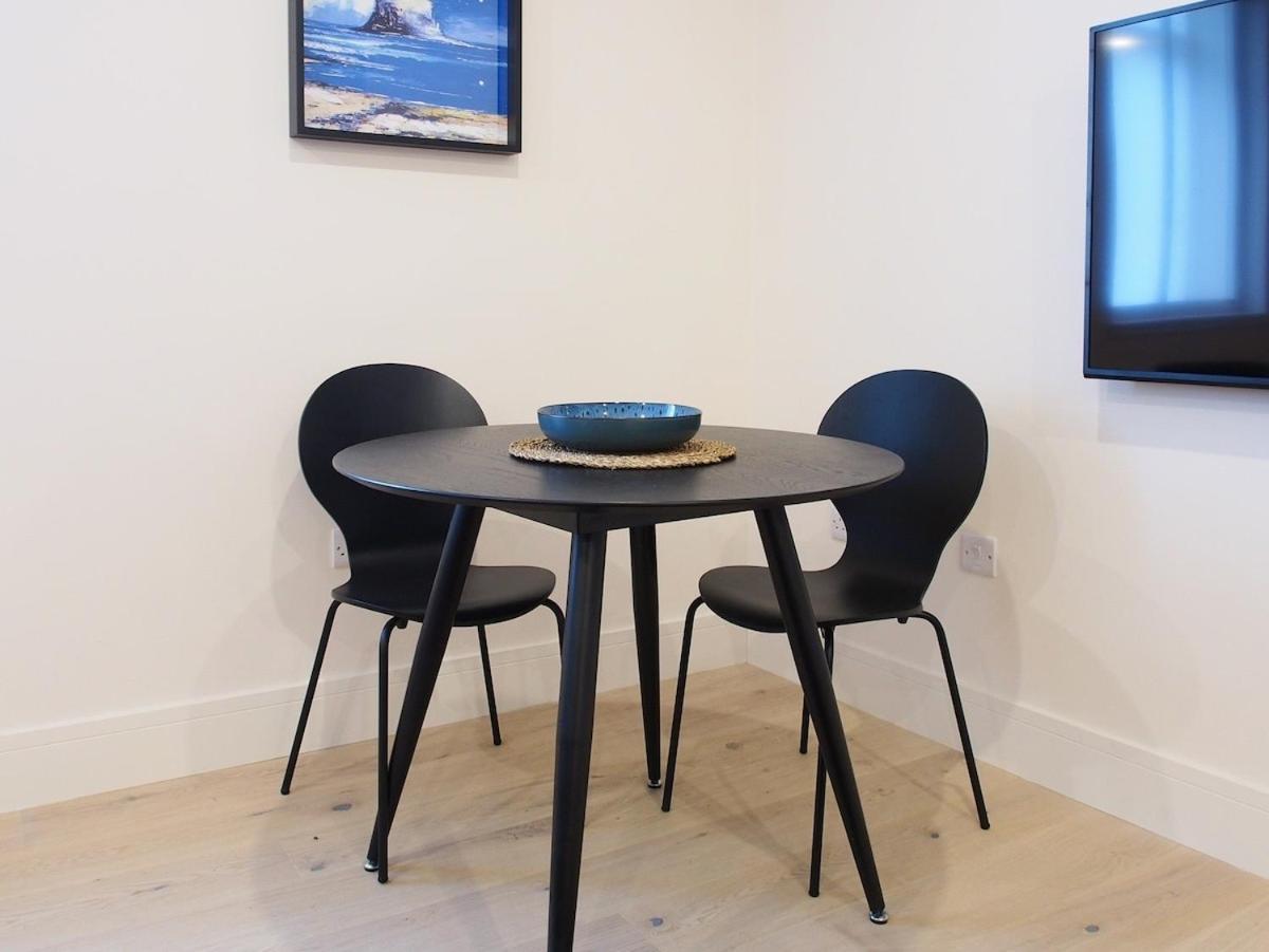 Stylish, Modern On Easter Road - Flat 2, Elgin House Apartment *