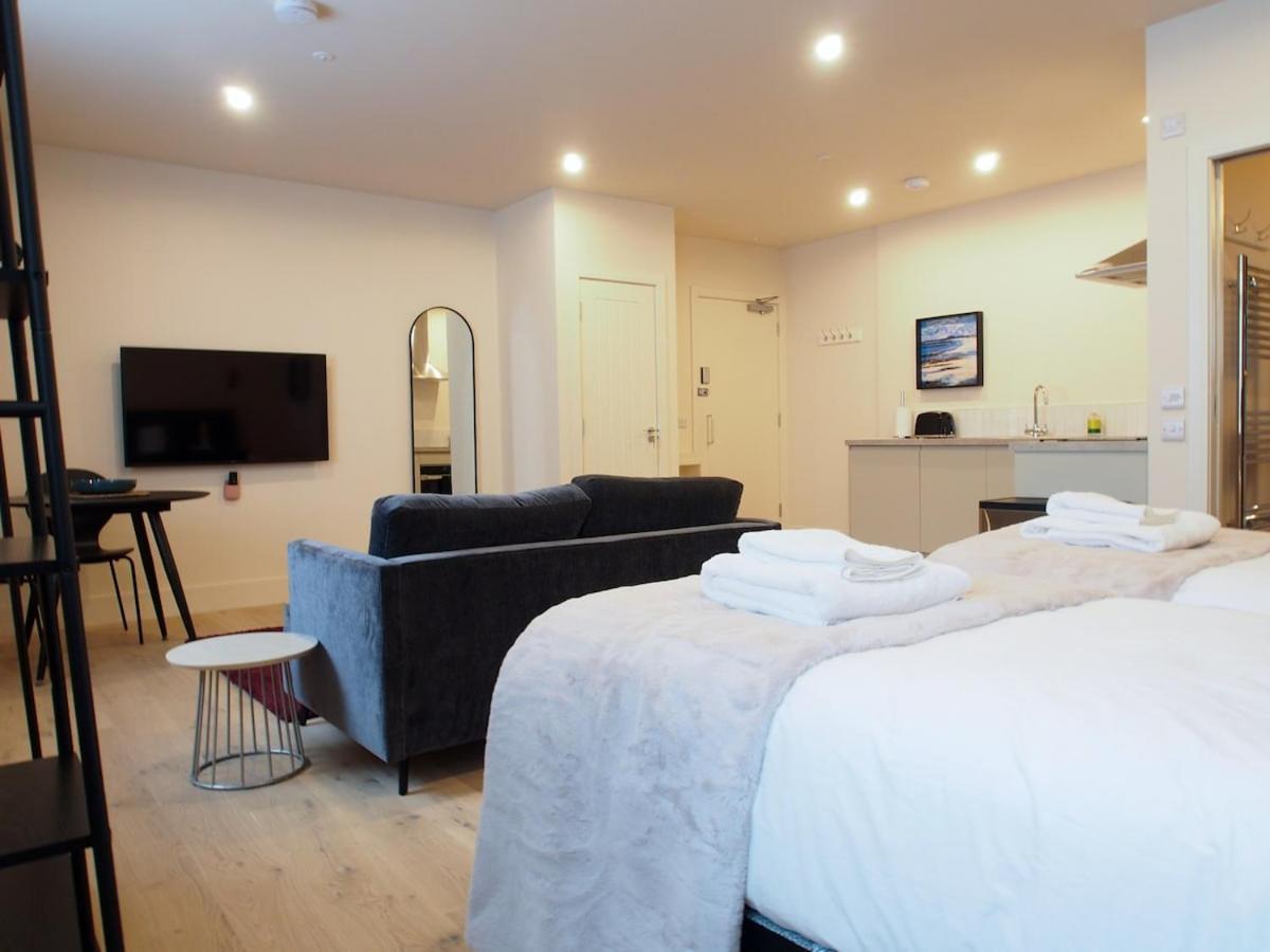 Stylish, Modern On Easter Road - Flat 2, Elgin House Apartment *