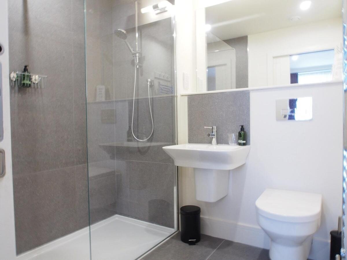 Chic And Classy On Easter Road - Flat 1, Elgin House Apartment *