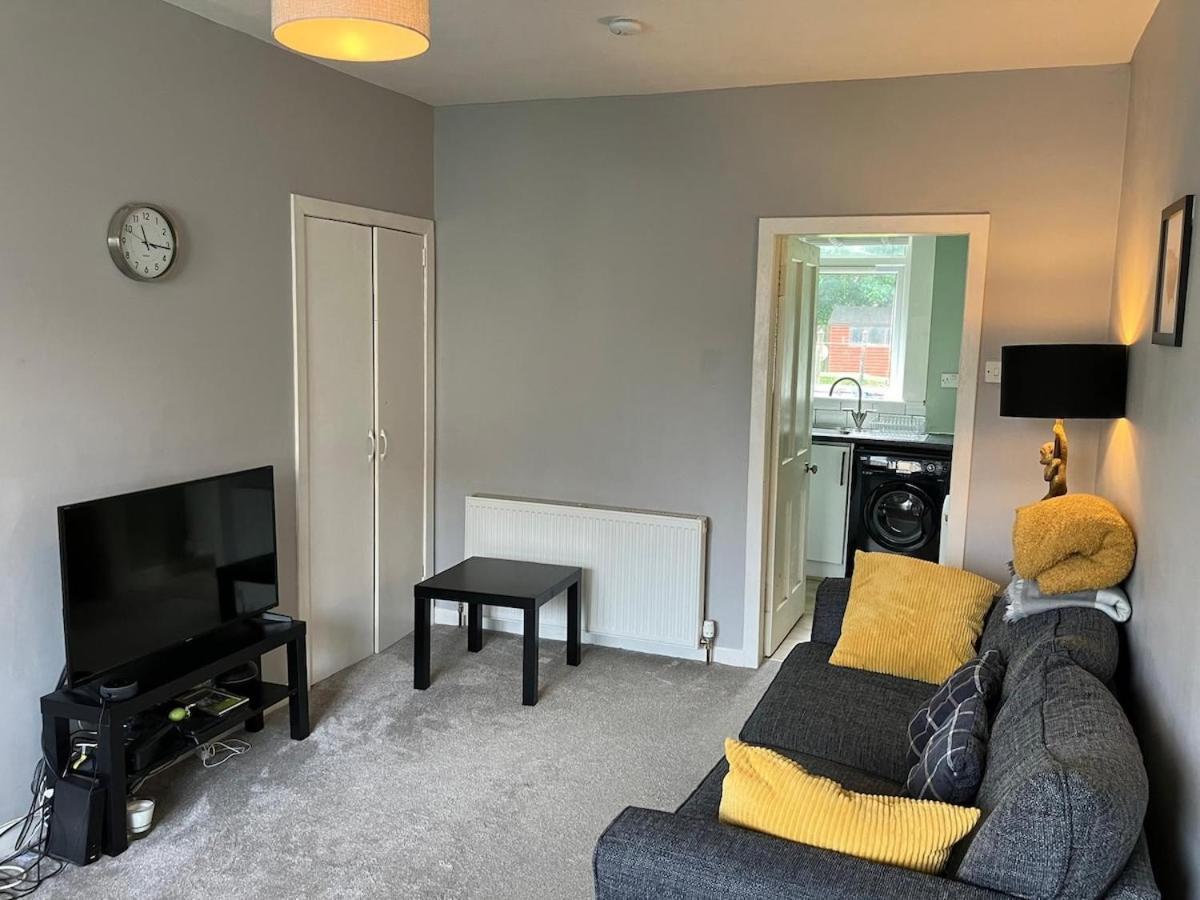 2 Bed Flat Near Murrayfield * Edinburgh