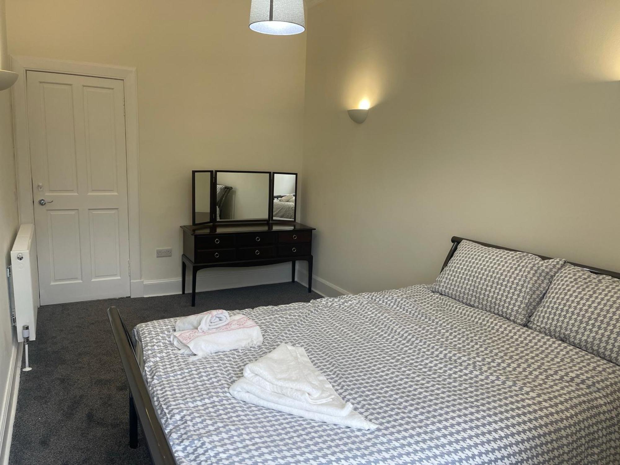 Victorian House 3 Bedrooms, 5 Guests Apartment