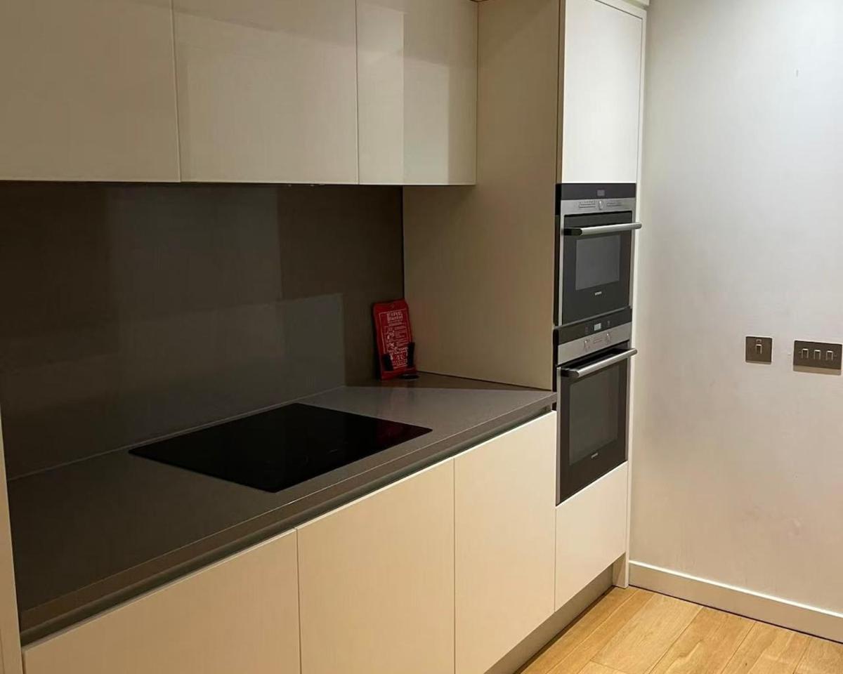 Lovely One-bedroom Meadows Park Location *