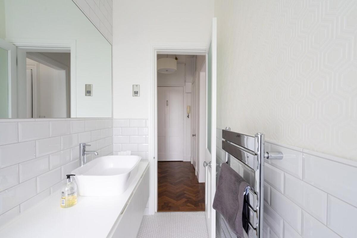 Immaculate One Bedroom Flat In The Centre Edinburgh