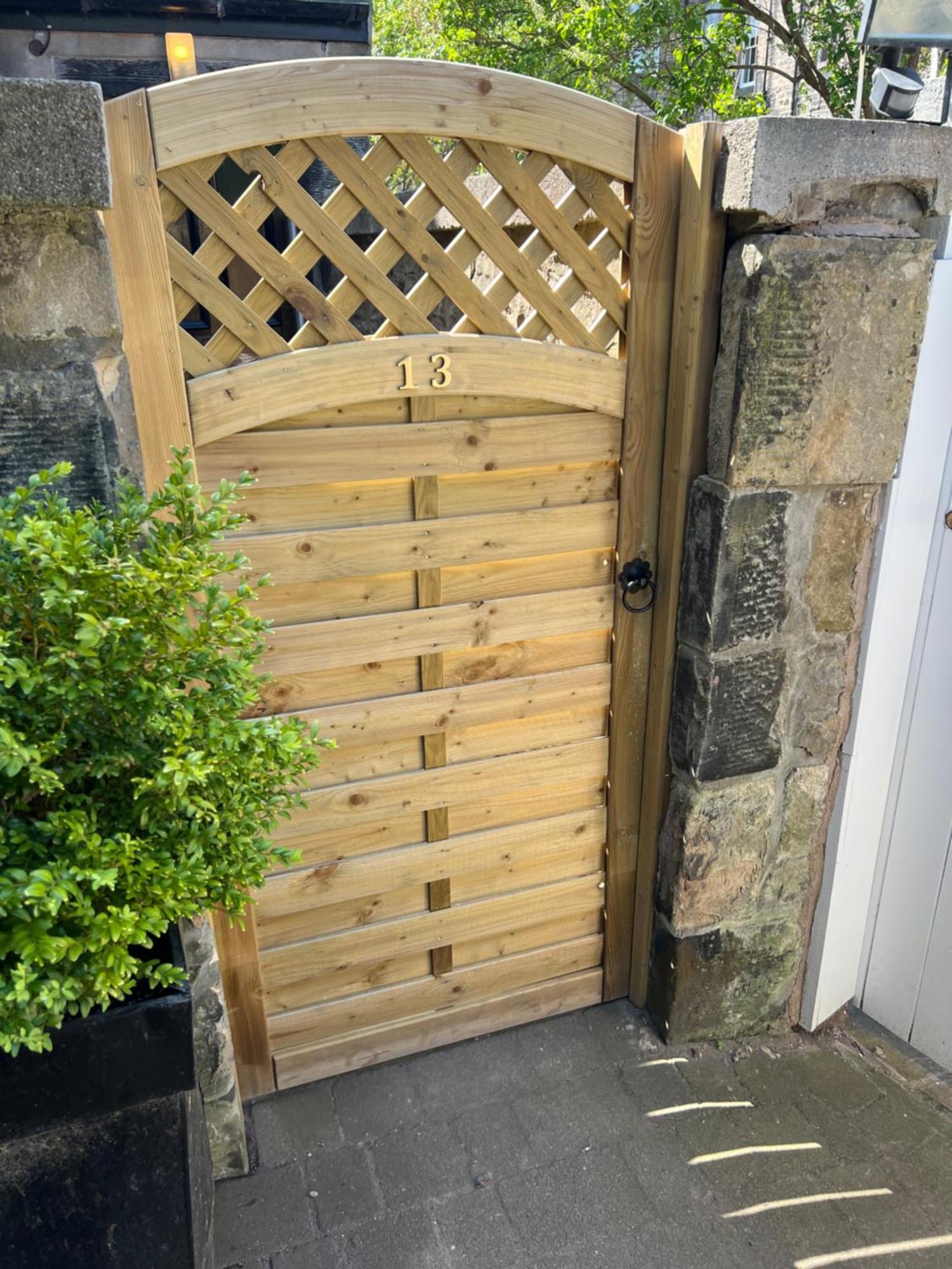 Truly Central, Princes St, Close To Castle *
