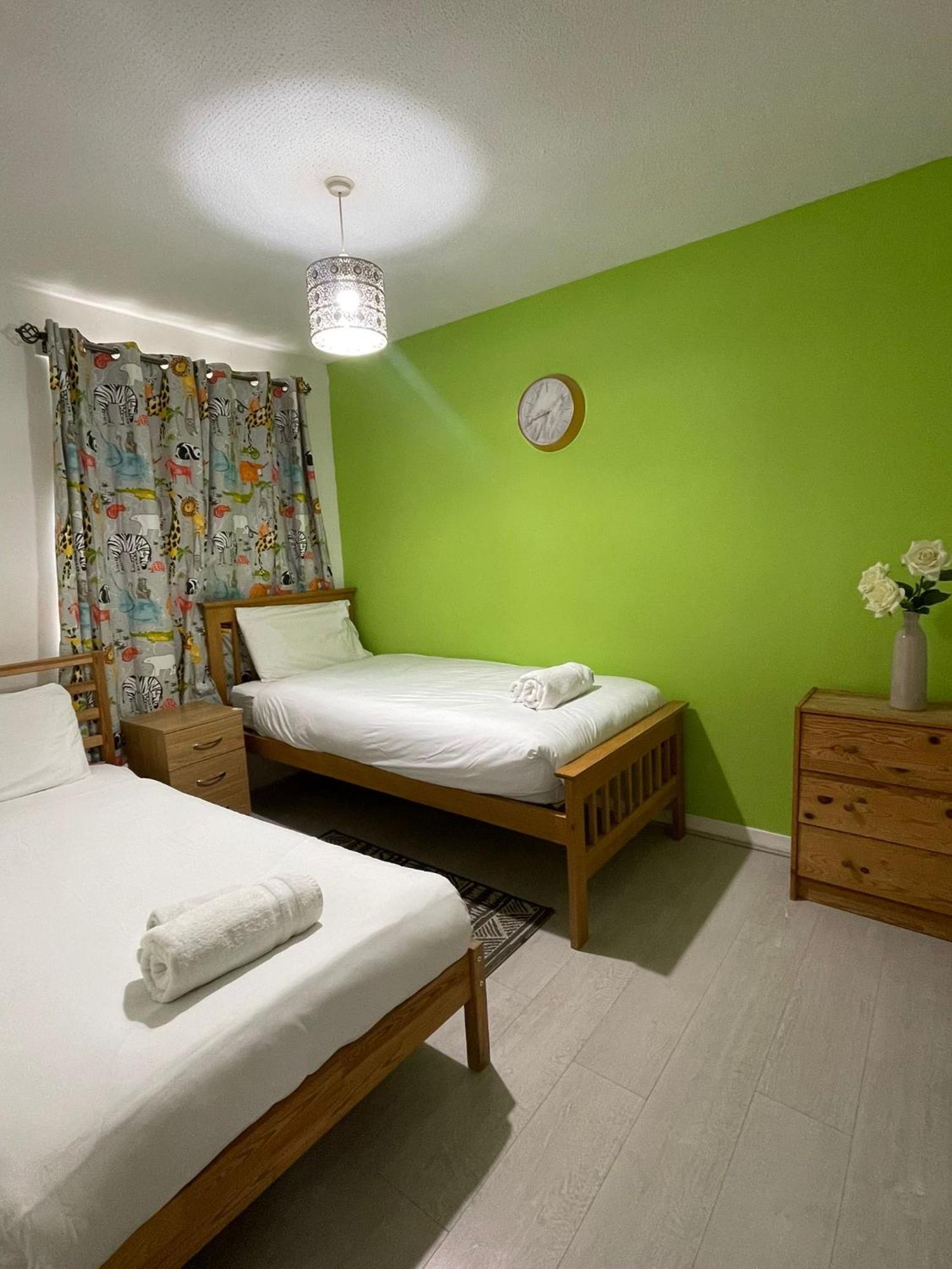 Chic 2 Bed With Free Parking- Recently Redecorated, 10 Minutes To Centre Edinburgh