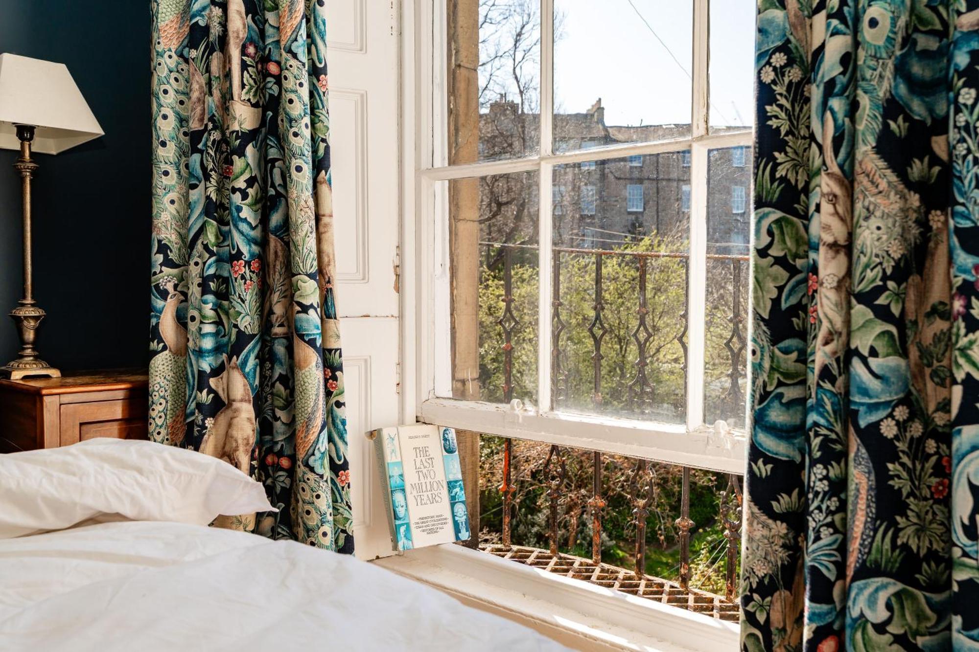 Stunning Flat, New Town, - Perfect Location Apartment