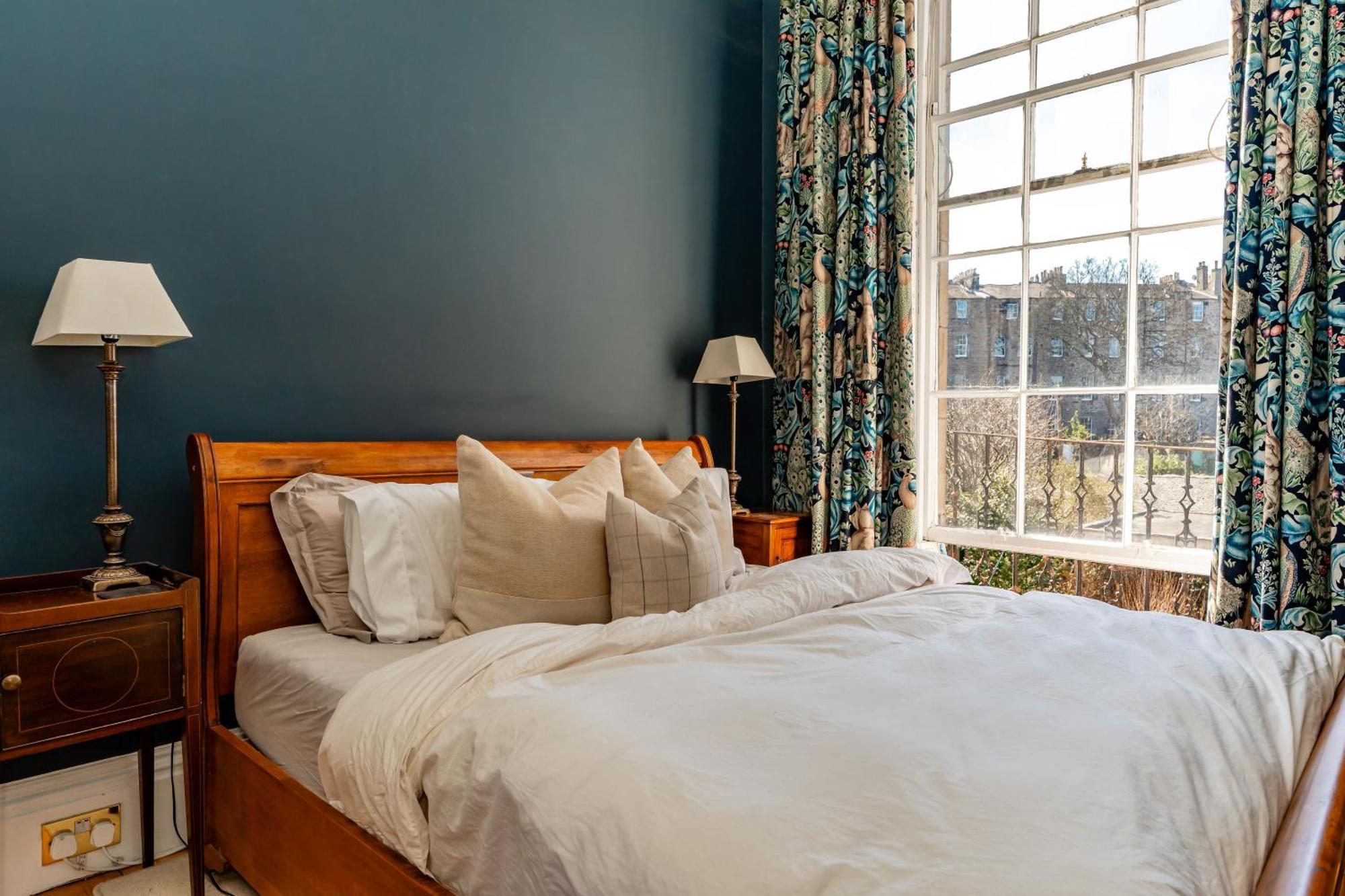 Stunning Flat, New Town, - Perfect Location Apartment