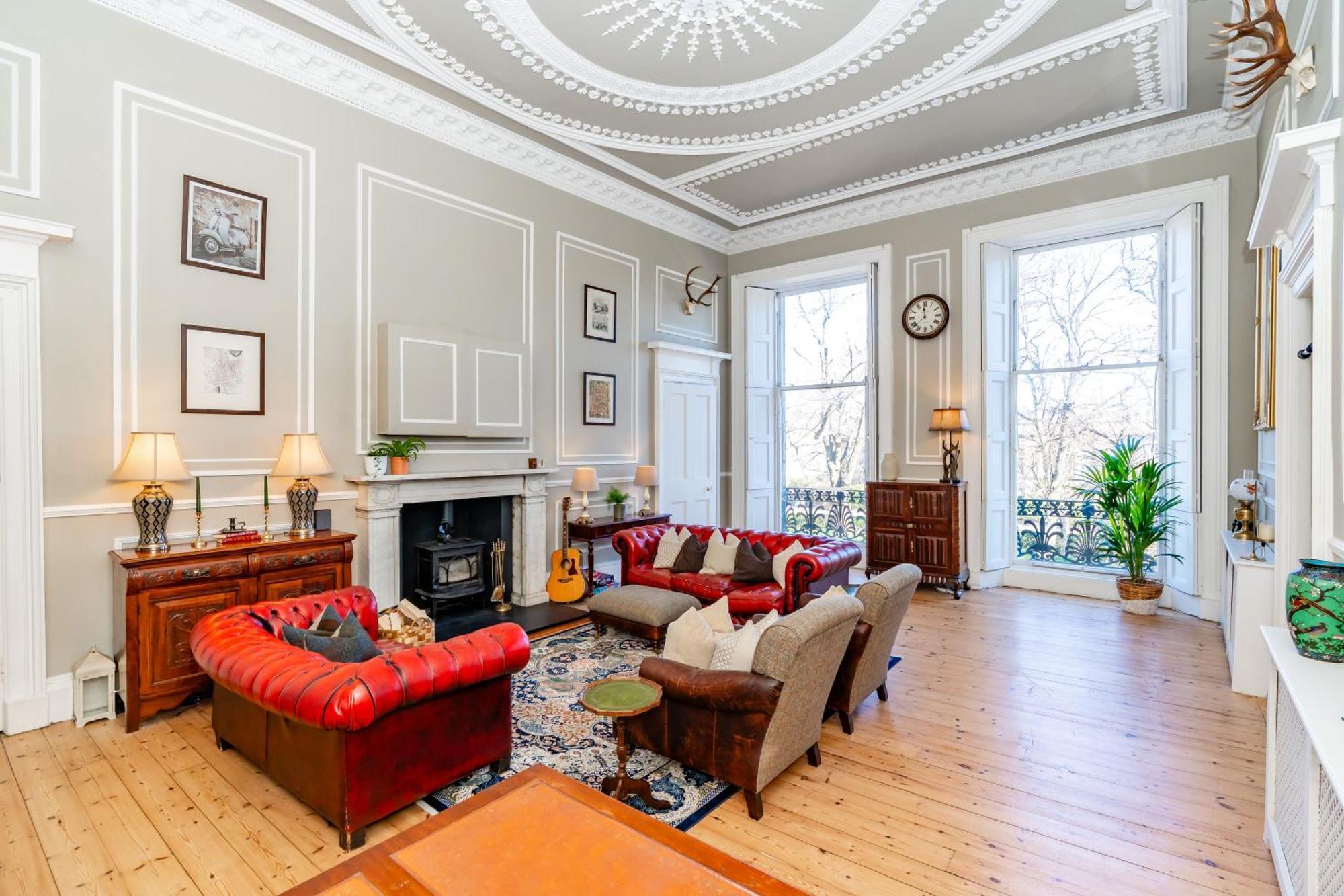 Stunning Flat, New Town, - Perfect Location Apartment