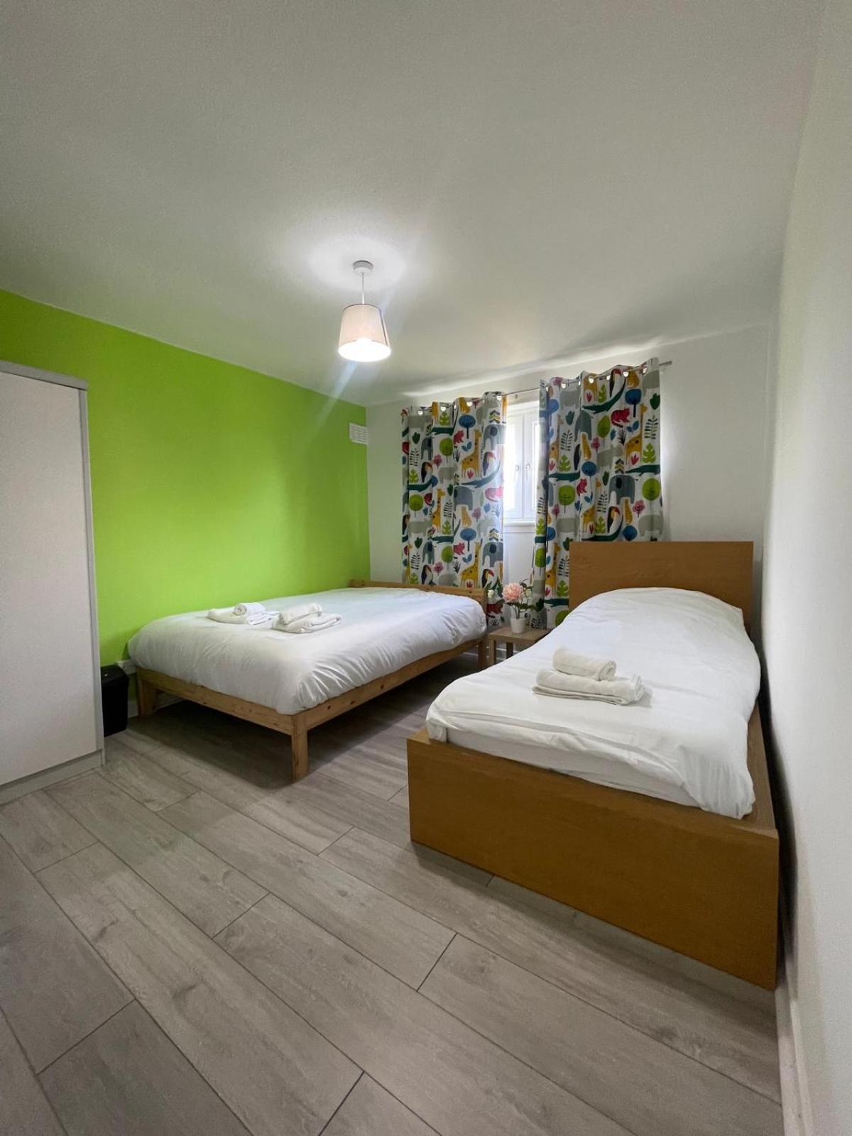 Citylink Retreat With Metro Access, Free Parking, Near Airport Edinburgh