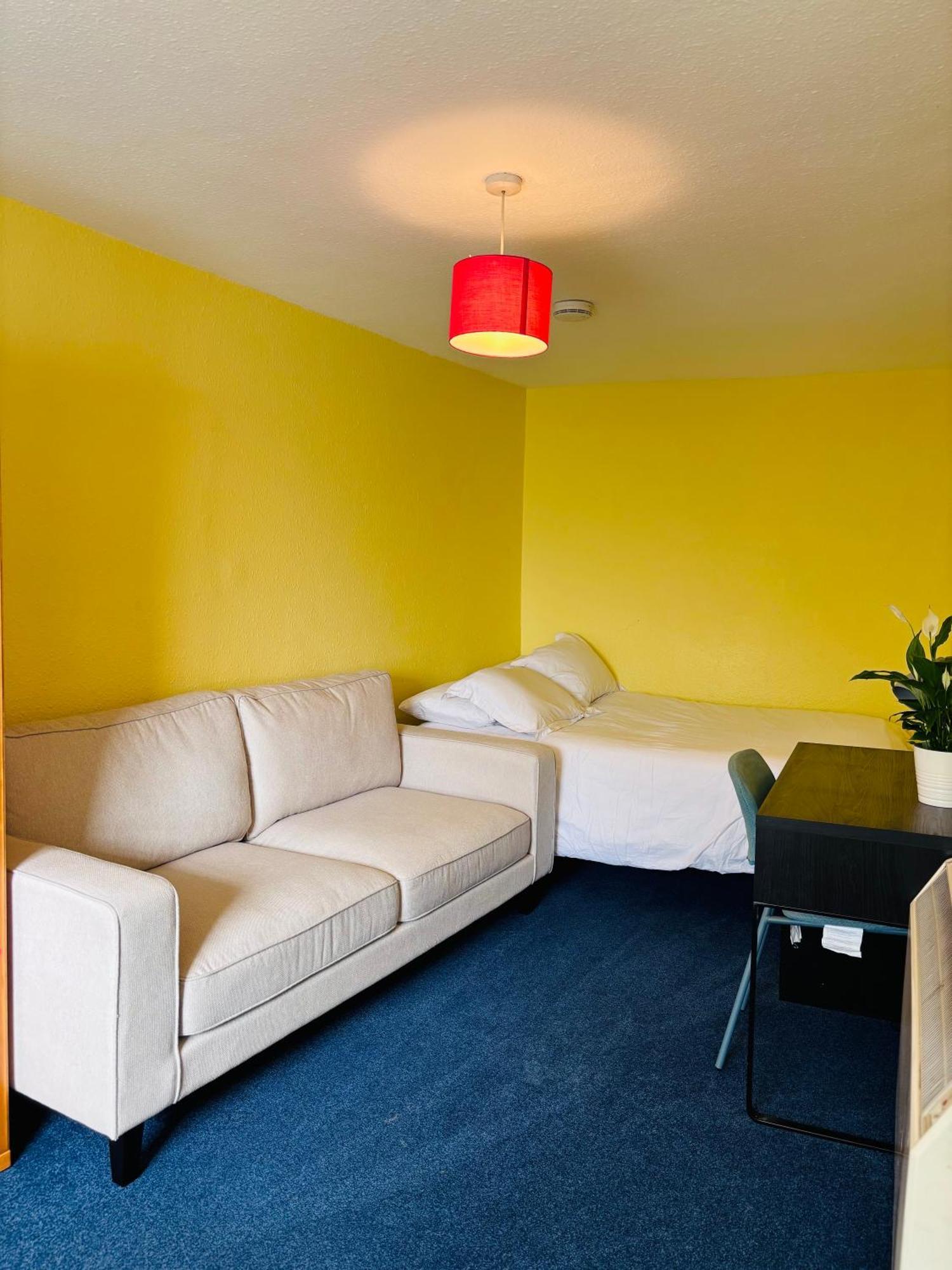 Entire Flat In Edinburgh, Center Apartment