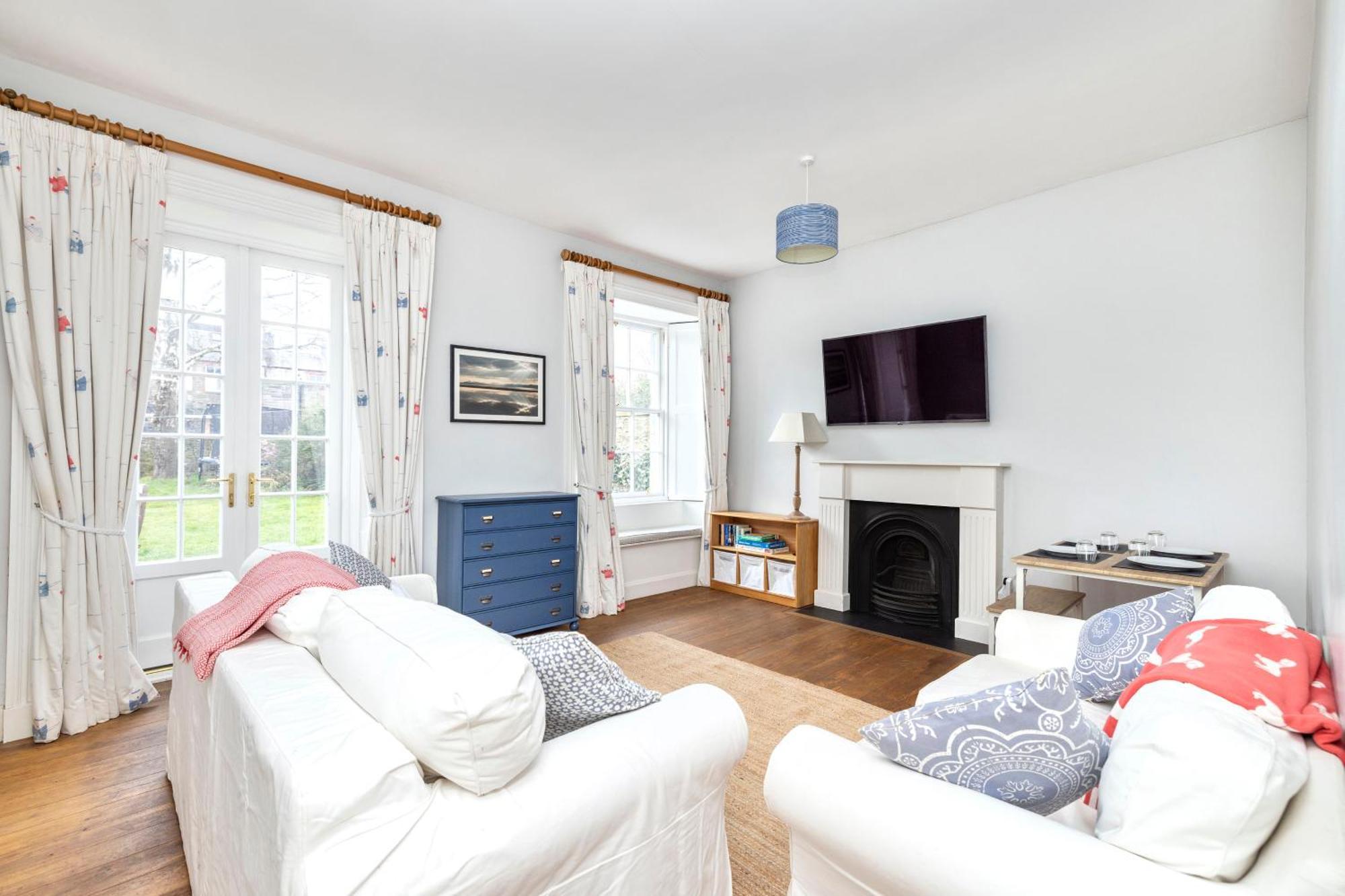 Charming 2-bedroom 2-bathroom Apartment *
