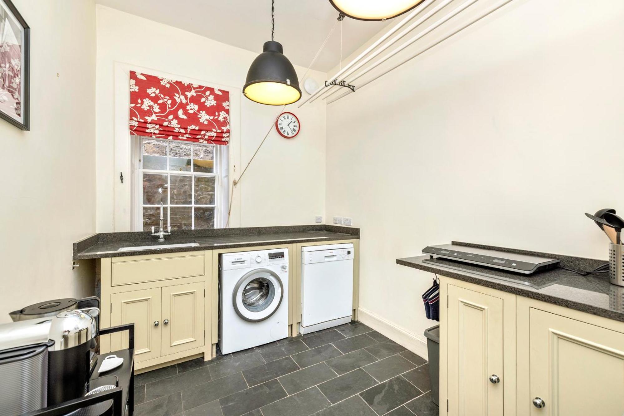 Charming 2-bedroom 2-bathroom Apartment Edinburgh