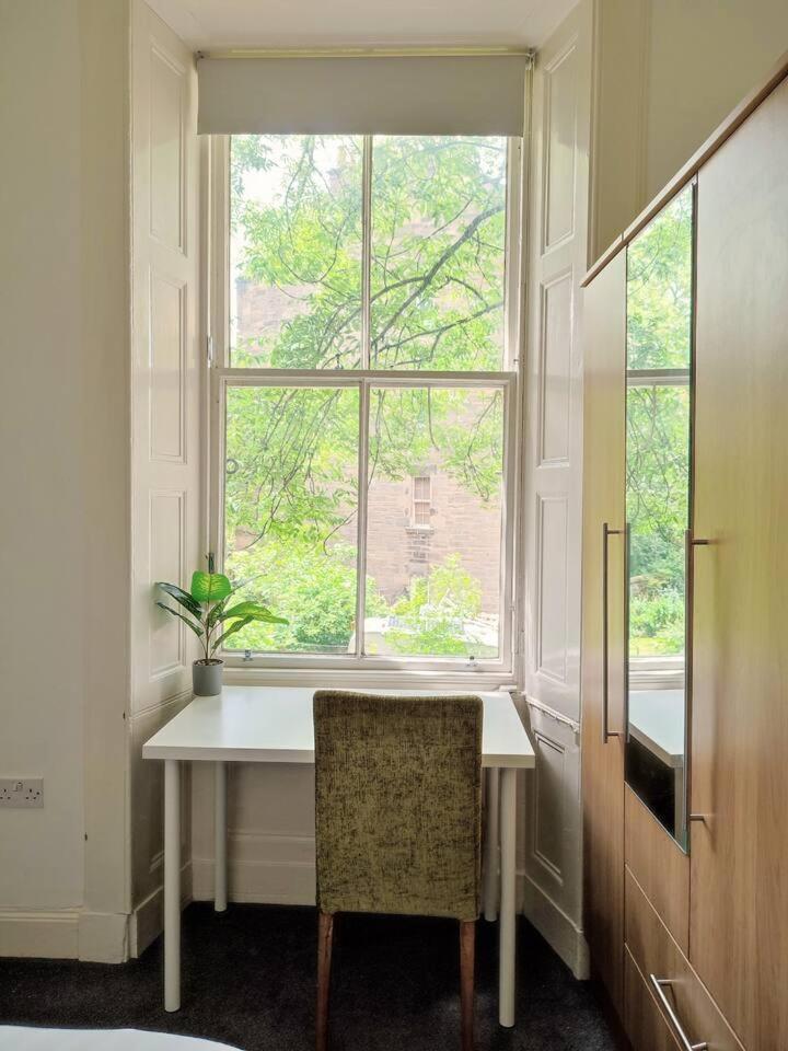 Magic Of Meadows 4 Bedroom Spacious Flat Apartment
